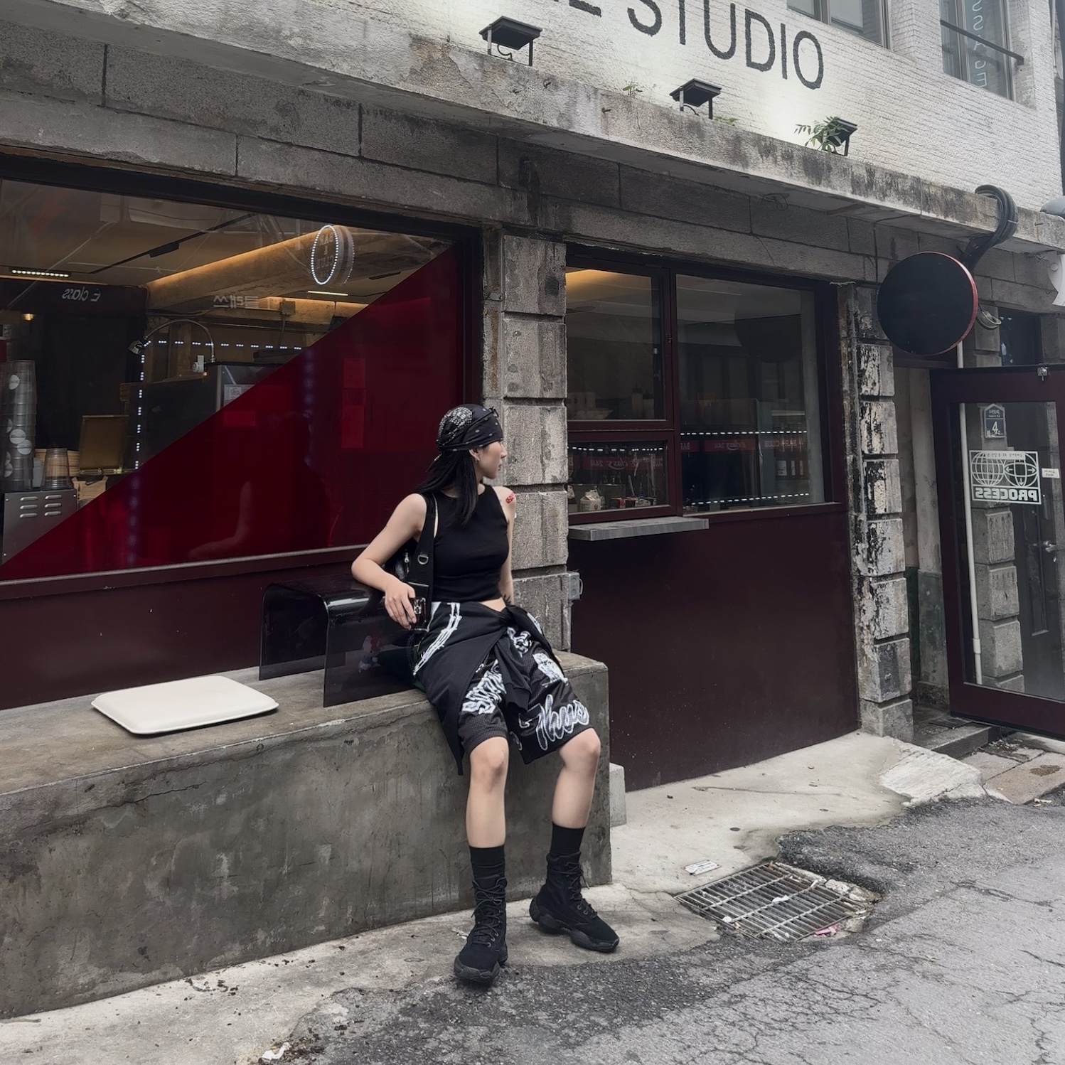 Supreme Varsity Mesh Shorts Black - 25SS 착용 스타일