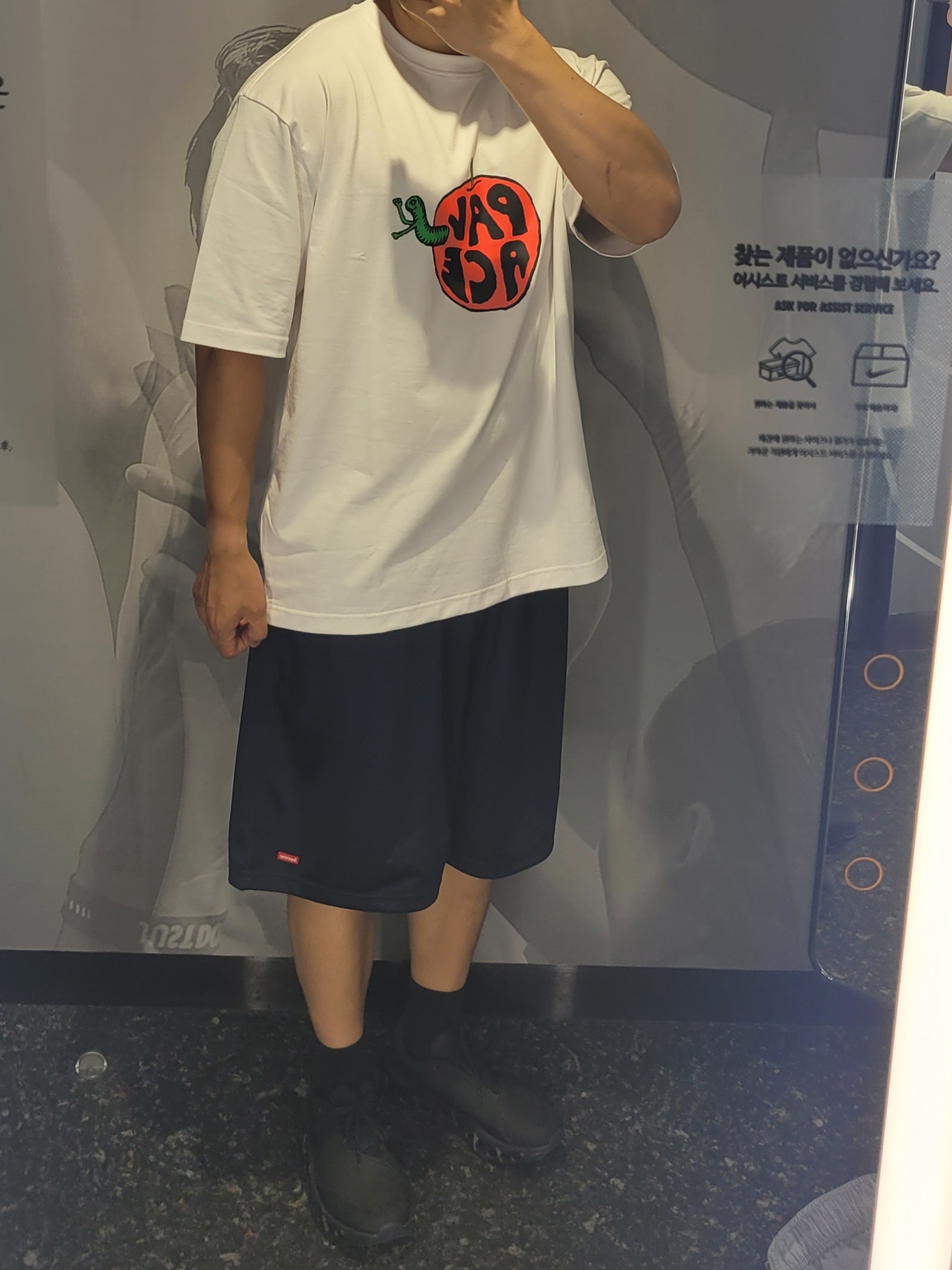 Supreme Small Box Baggy Mesh Shorts Navy, Palace Bad Apple T-Shirt White - 25SS 착용 스타일 - 1