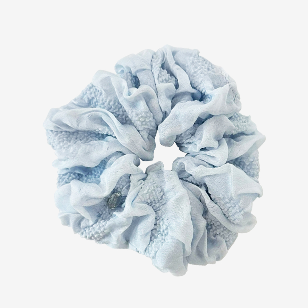 쿼터브 몽글 셔링 스크런치 - 스카이블루(QUARTEVV Mongle Shirring Scrunchie - Sky Blue)