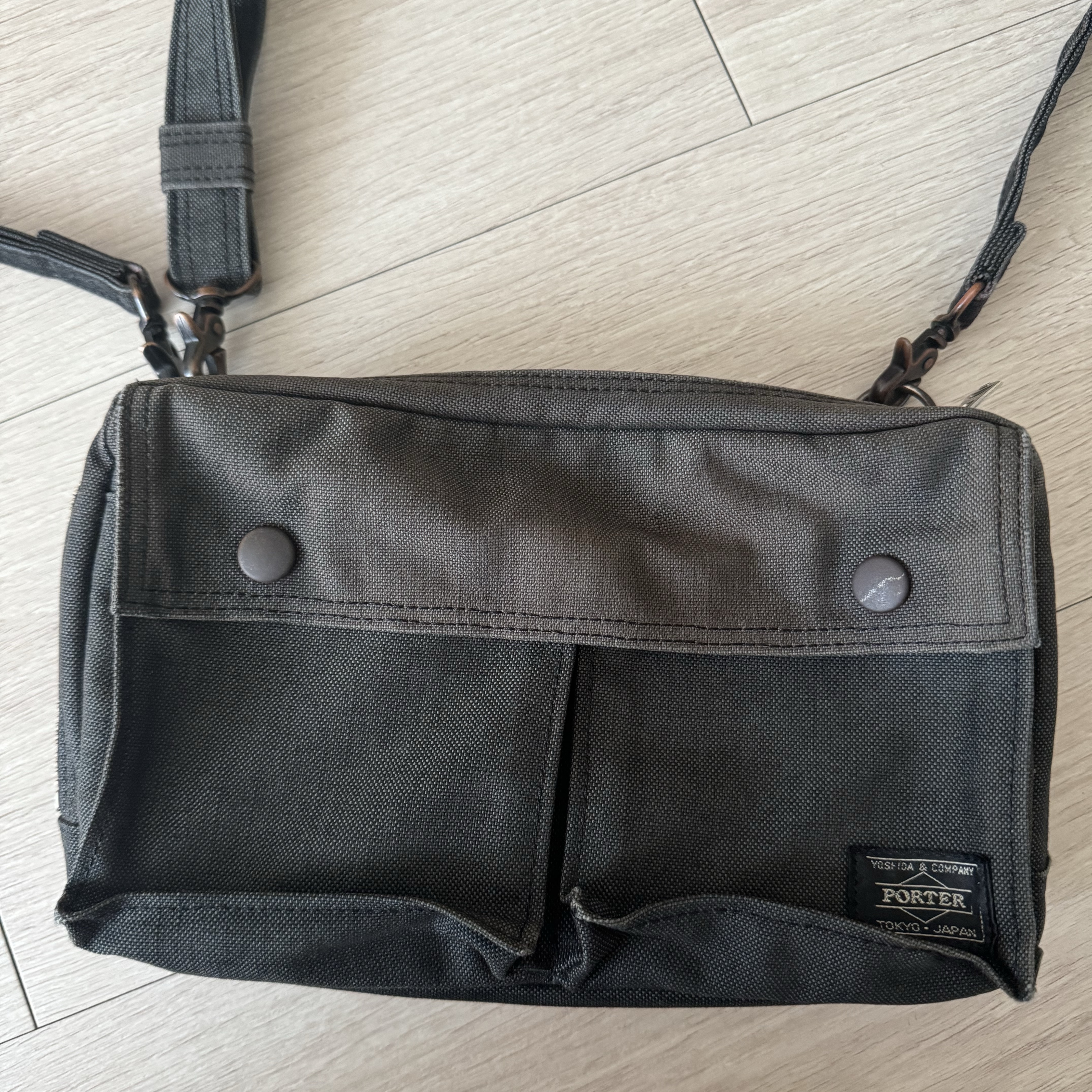 Porter Smoky 2Way Shoulder Bag Black 착용 스타일