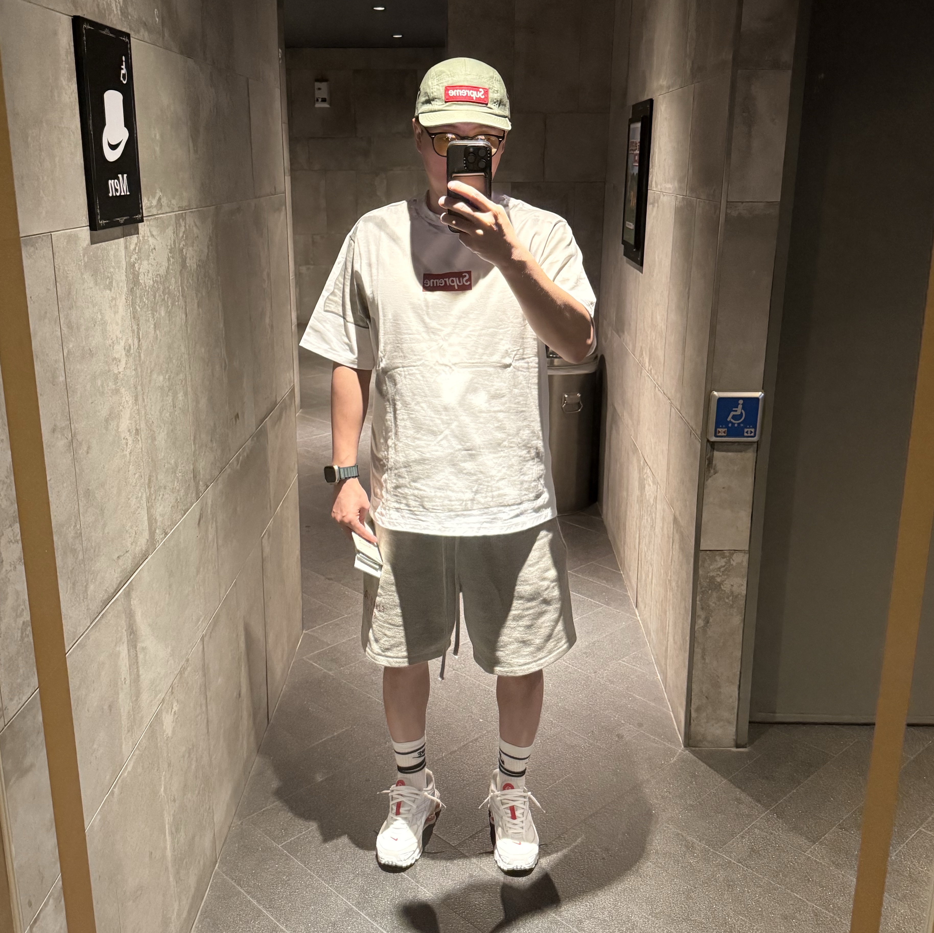 Supreme Military Camp Cap Olive - 24FW, Supreme x MM6 Maison Margiela Box Logo T-Shirt White - 24SS 착용 스타일