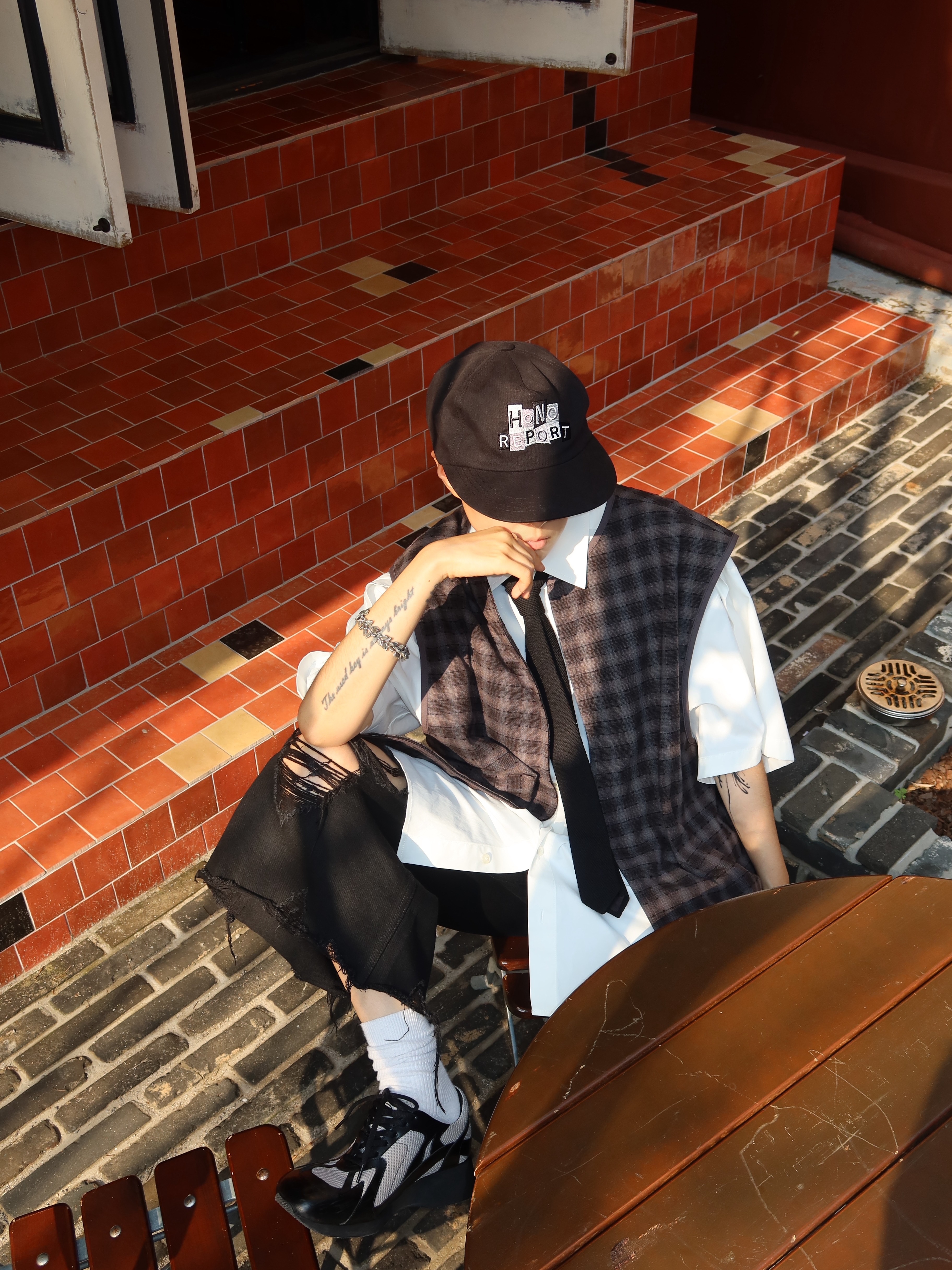 Hono Report Summer Breathable Vest Shadow Check, Hono Report Block Logo Cap Black 착용 스타일 - 1