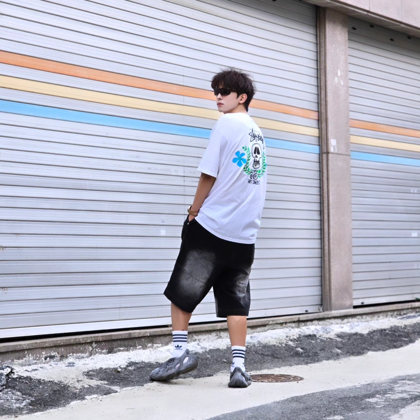 Stussy Skull Crest T-Shirt White, Adidas Yeezy Foam RNNR MX Granite 착용 스타일 - 6