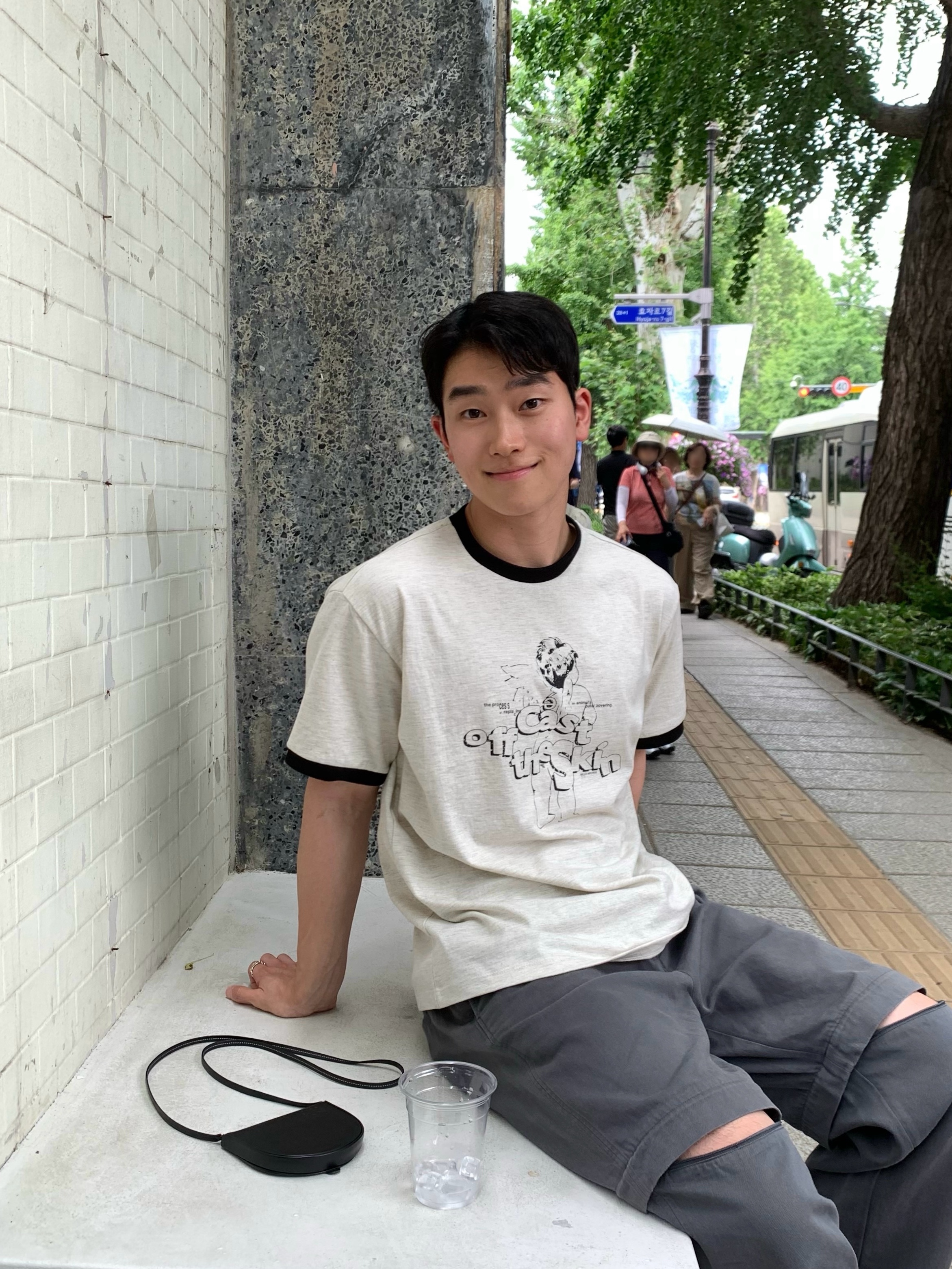 [KREAM 단독] Millo Archive Fray Baby Angel T-Shirts Oatmeal Gray 착용 스타일 - 1