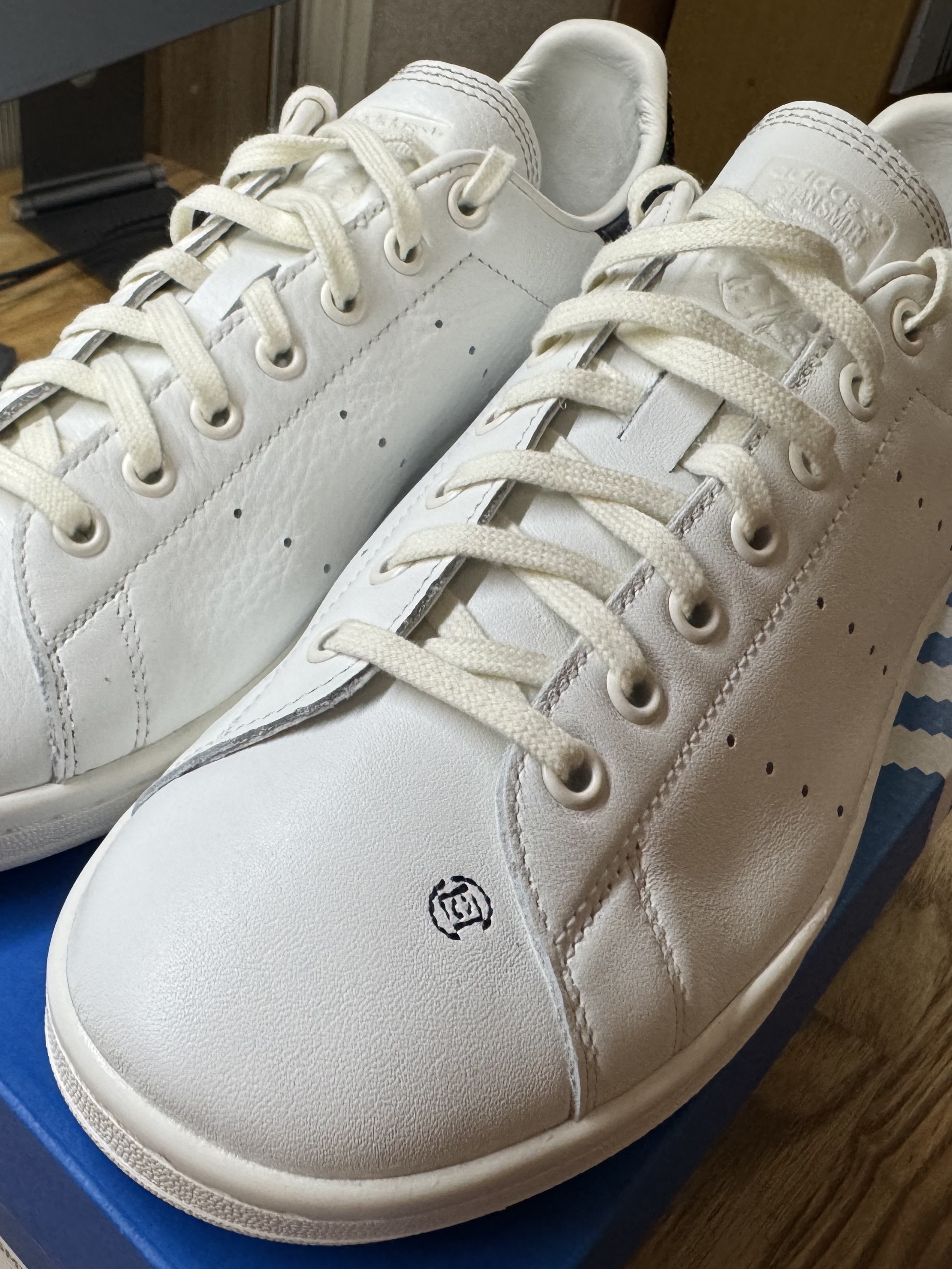 Adidas x Clot Stan Smith Cloud White Night Navy 착용 스타일 - 1