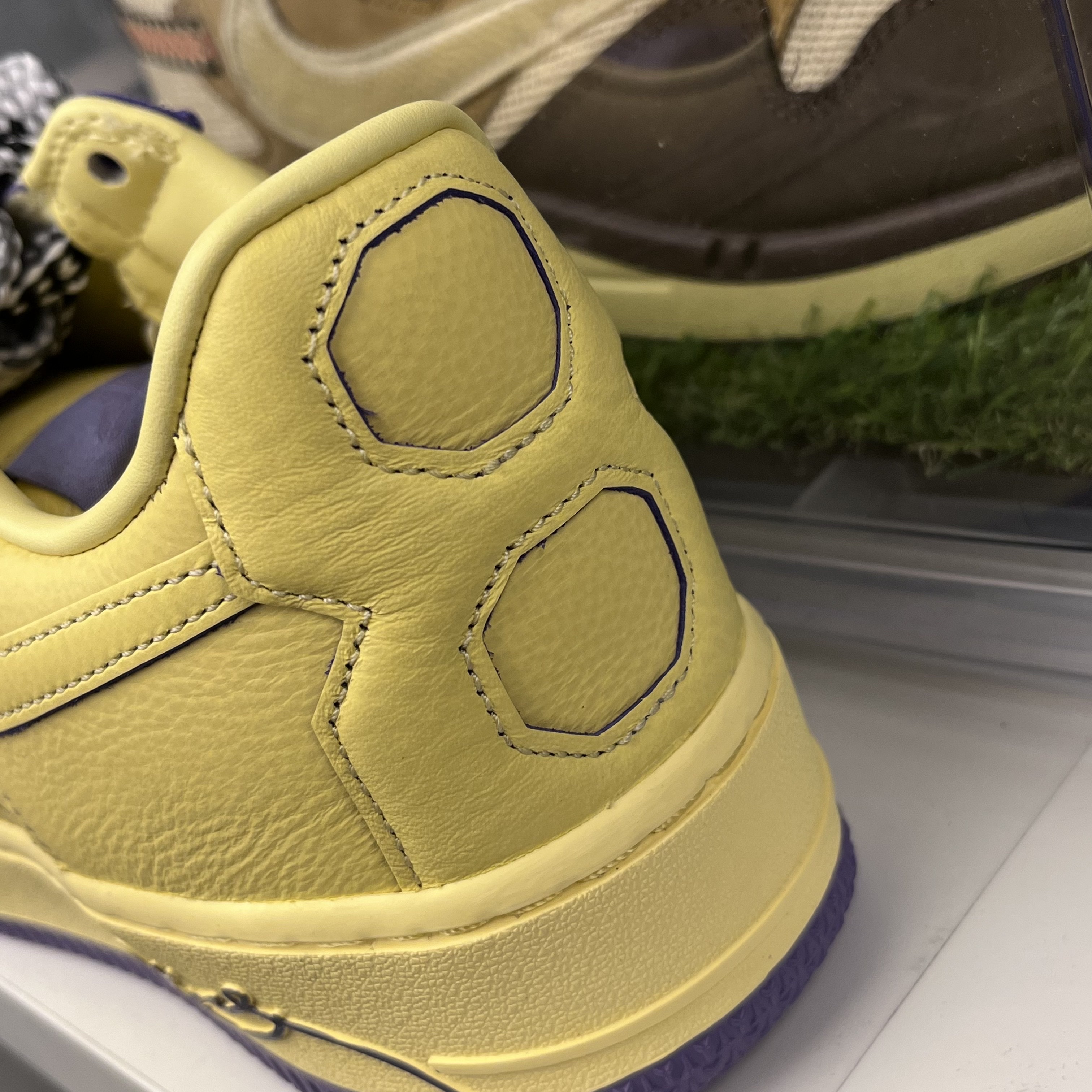 Nike Air Force 1 Low Protro Soft Yellow 착용 스타일 - 1