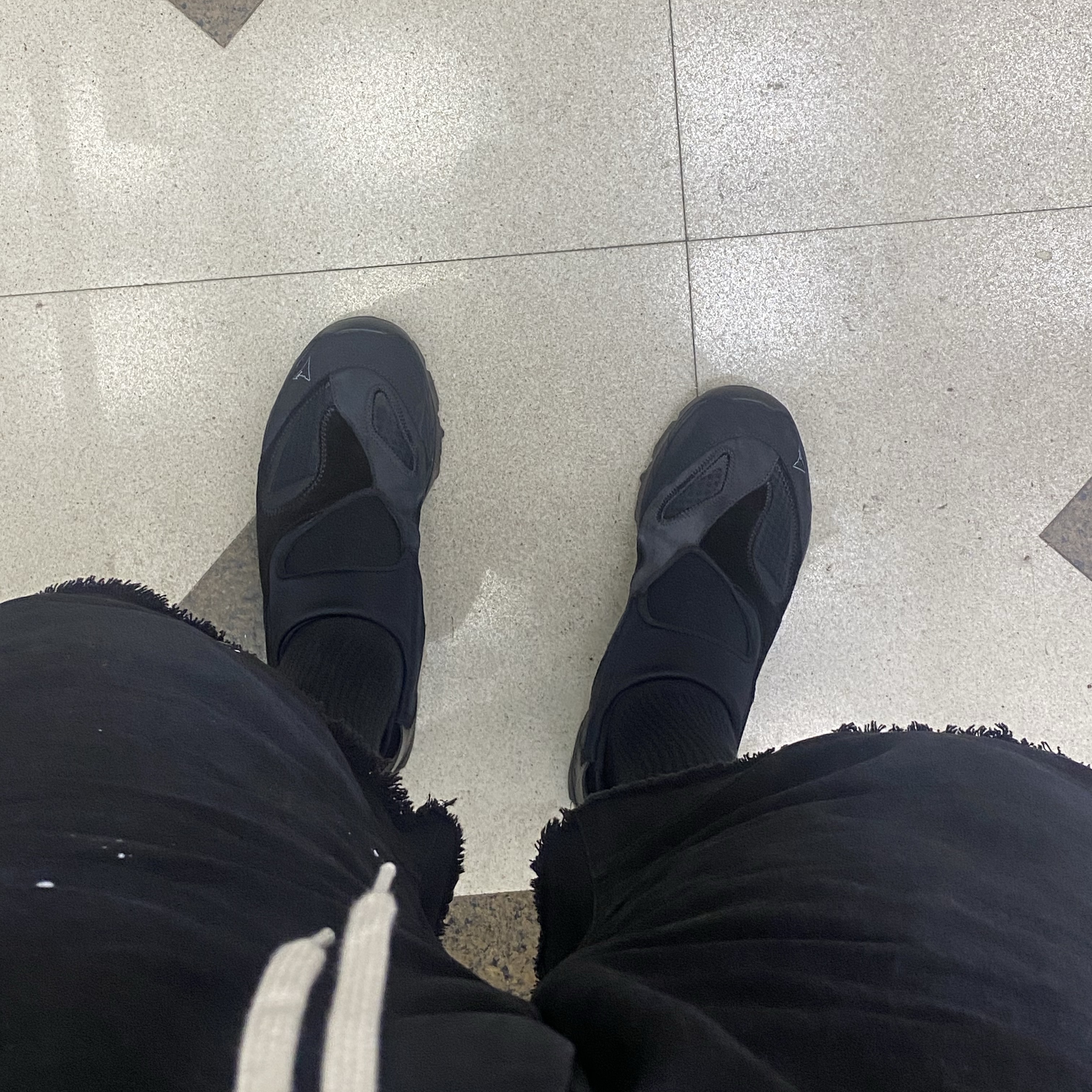 Roa Hiking Rozes Black 착용 스타일