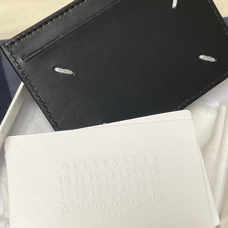 Maison Margiela Four Stitch Card Holder Black 착용 스타일