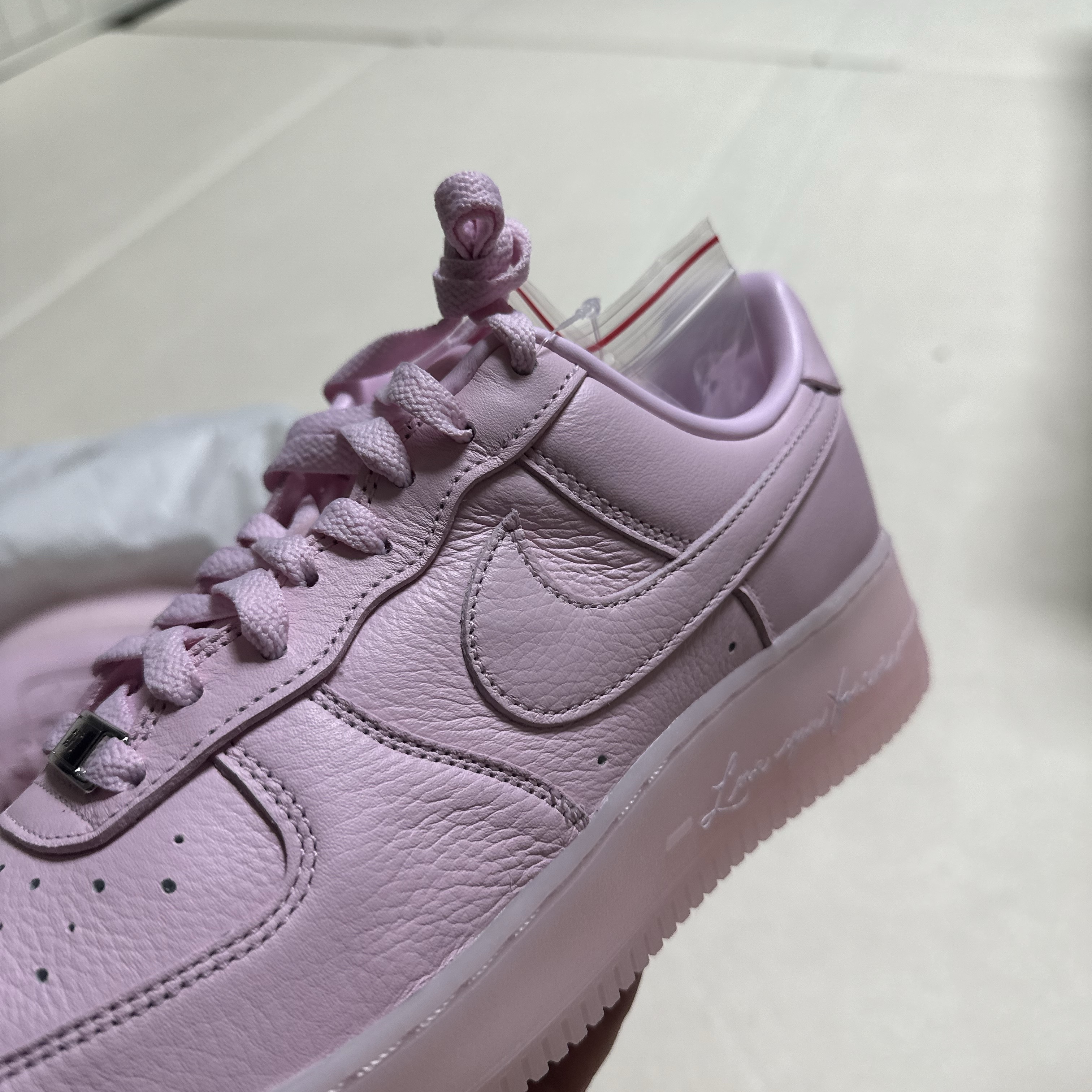 Nike x Drake Nocta Air Force 1 Low SP Certified Lover Boy Pink Foam 착용 스타일 - 7
