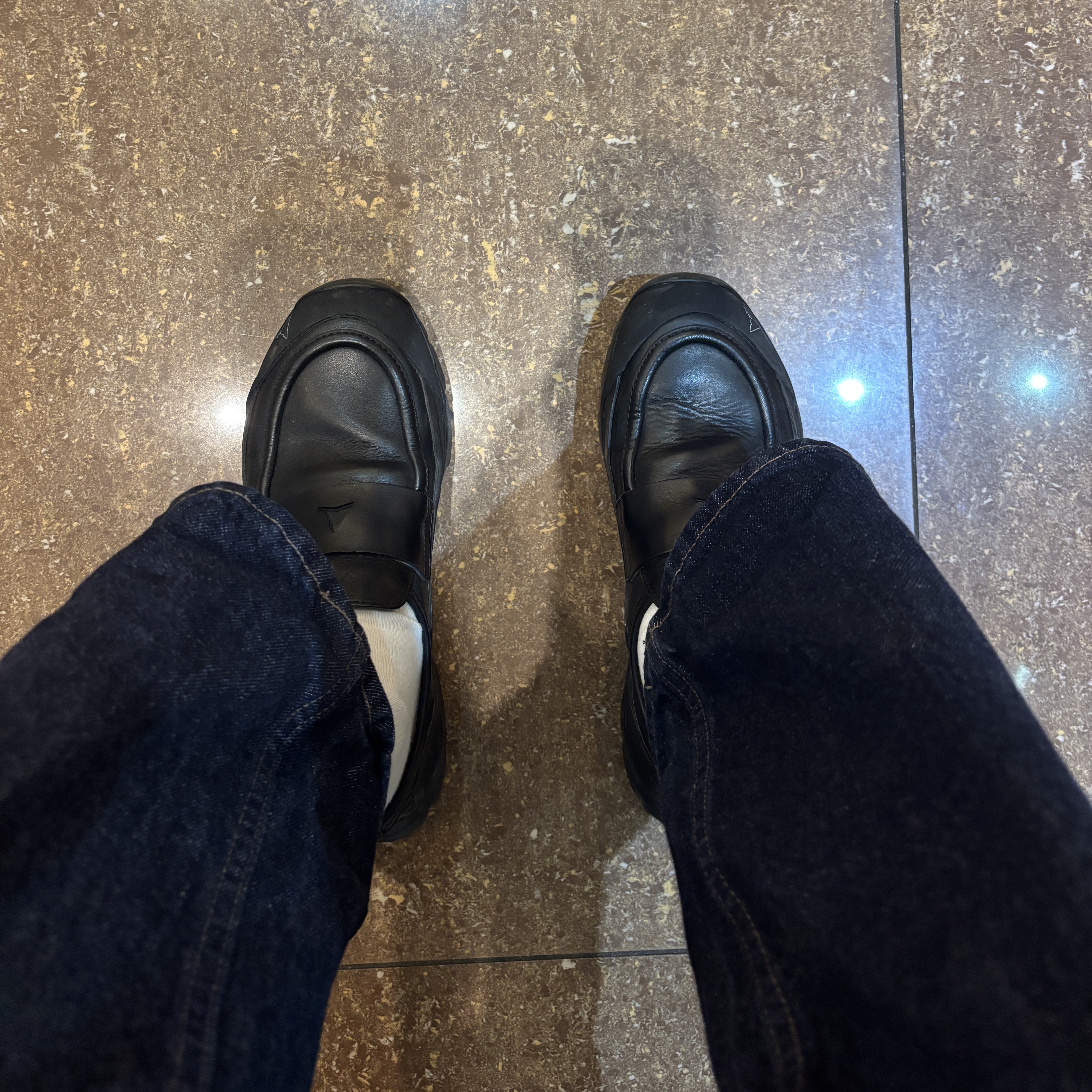 Roa Hiking Loafer Black 착용 스타일