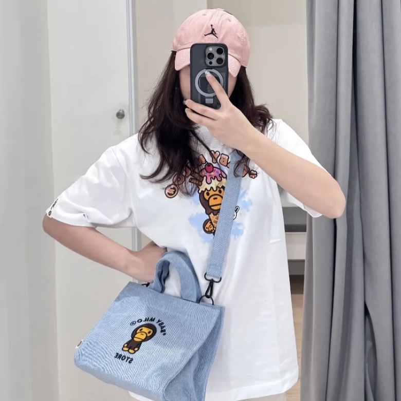 BAPE Baby Milo Denim Small Tote Bag Light Indigo 착용 스타일 - 2