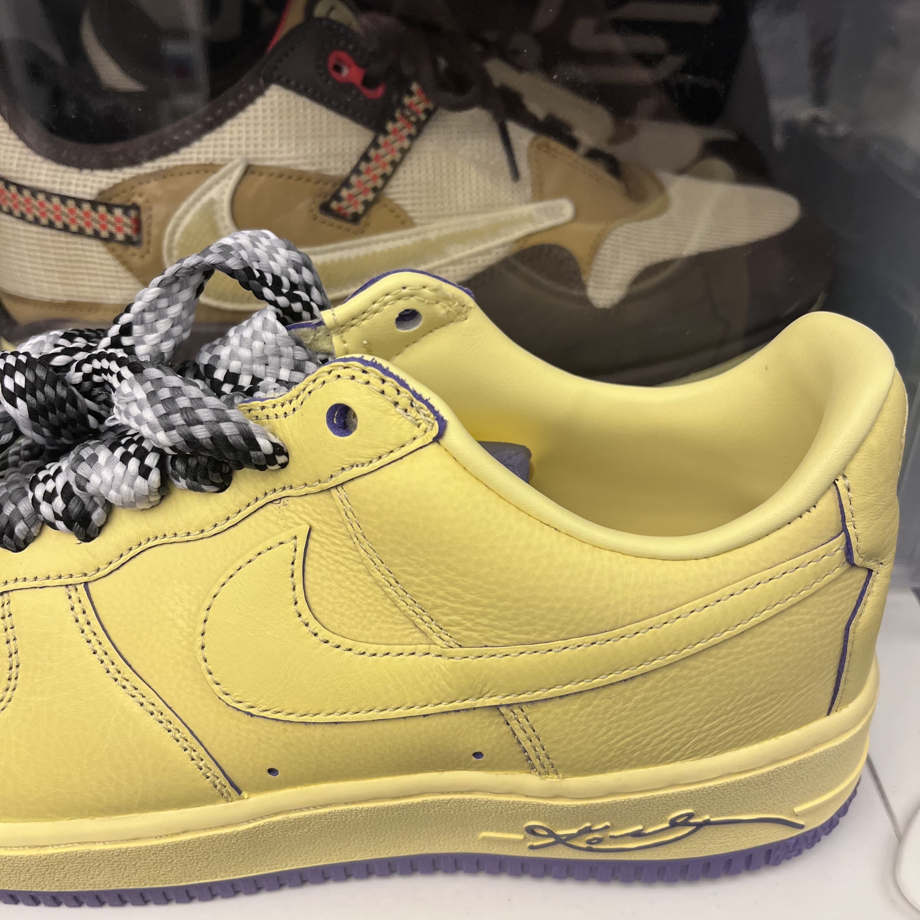 Nike Air Force 1 Low Protro Soft Yellow 착용 스타일 - 3
