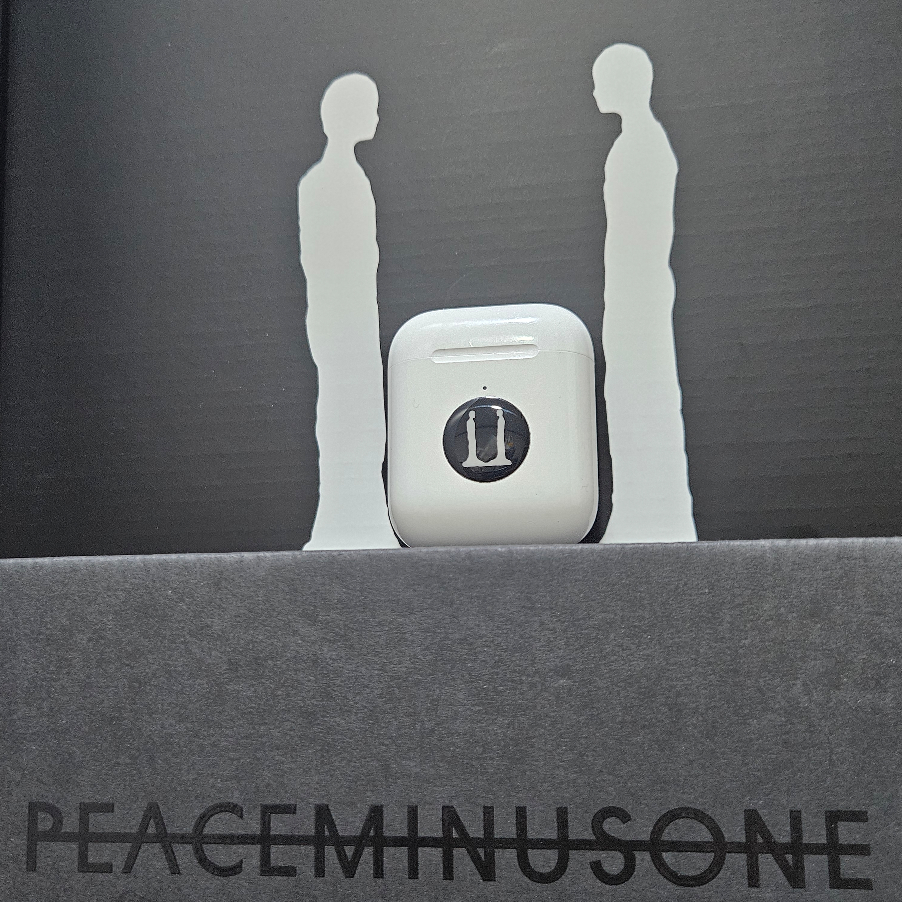 G-DRAGON Ubermensch Epoxy Sticker, Peaceminusone Duct Tape #1 Black (Set of 2) 착용 스타일