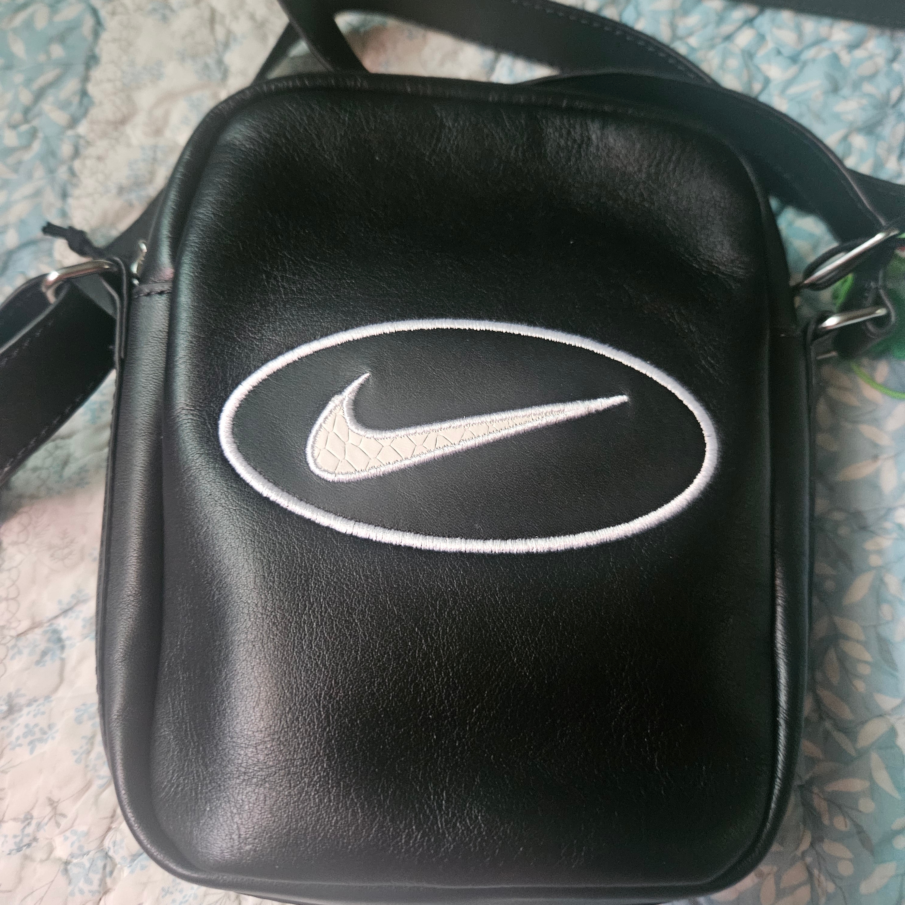 Supreme x Nike Leather Shoulder Bag Black - 25SS 착용 스타일 - 2