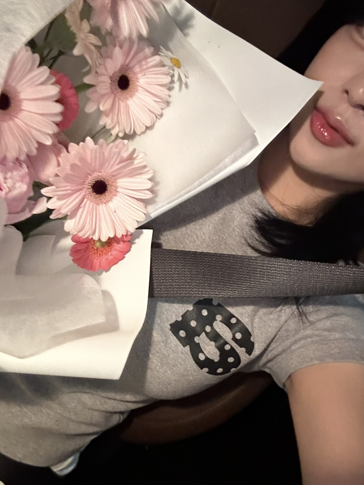 AEAE Dot Small Letter Tee Melange Grey 착용 스타일 - 1