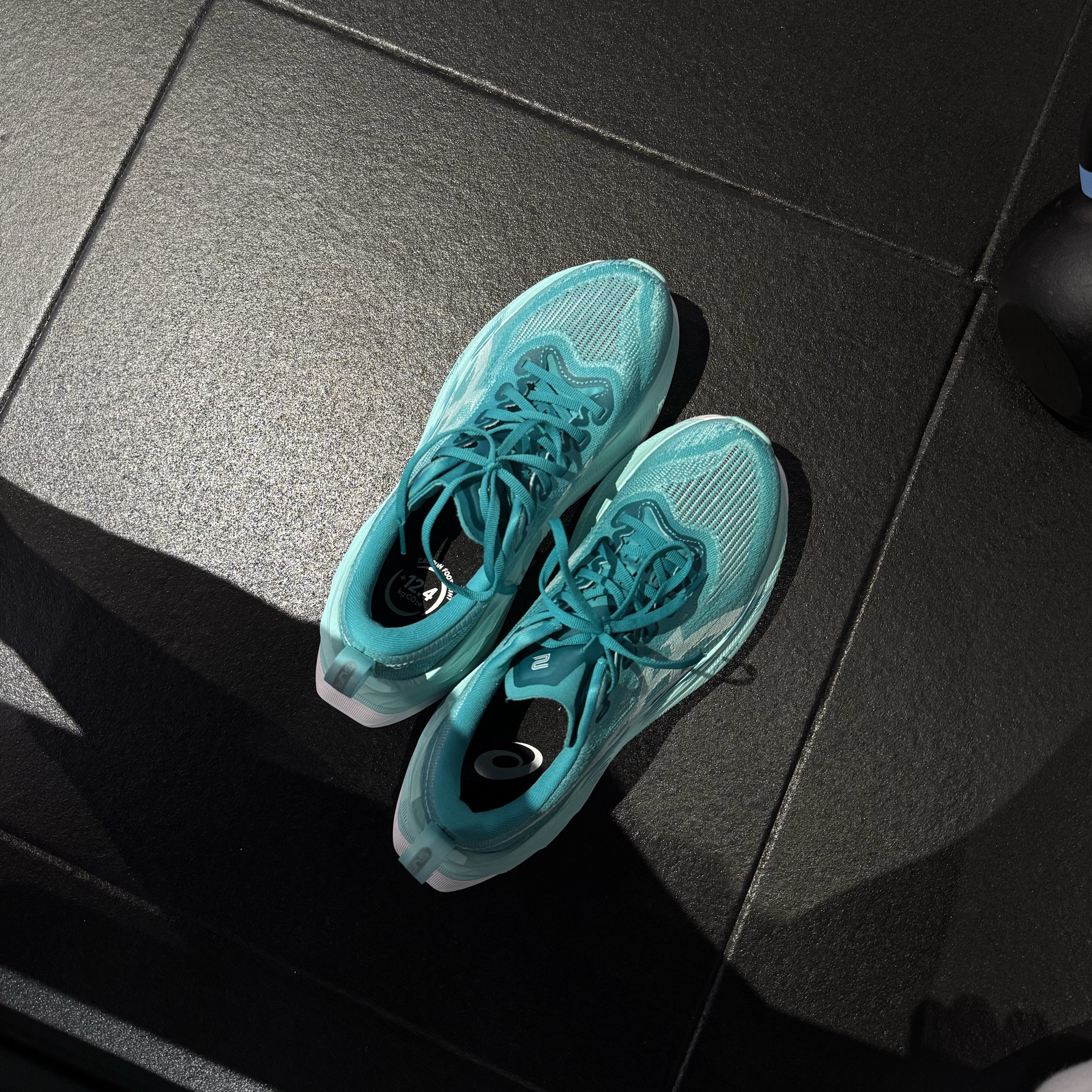 Asics Superblast 2 Wave Teal Illuminate Mint 착용 스타일