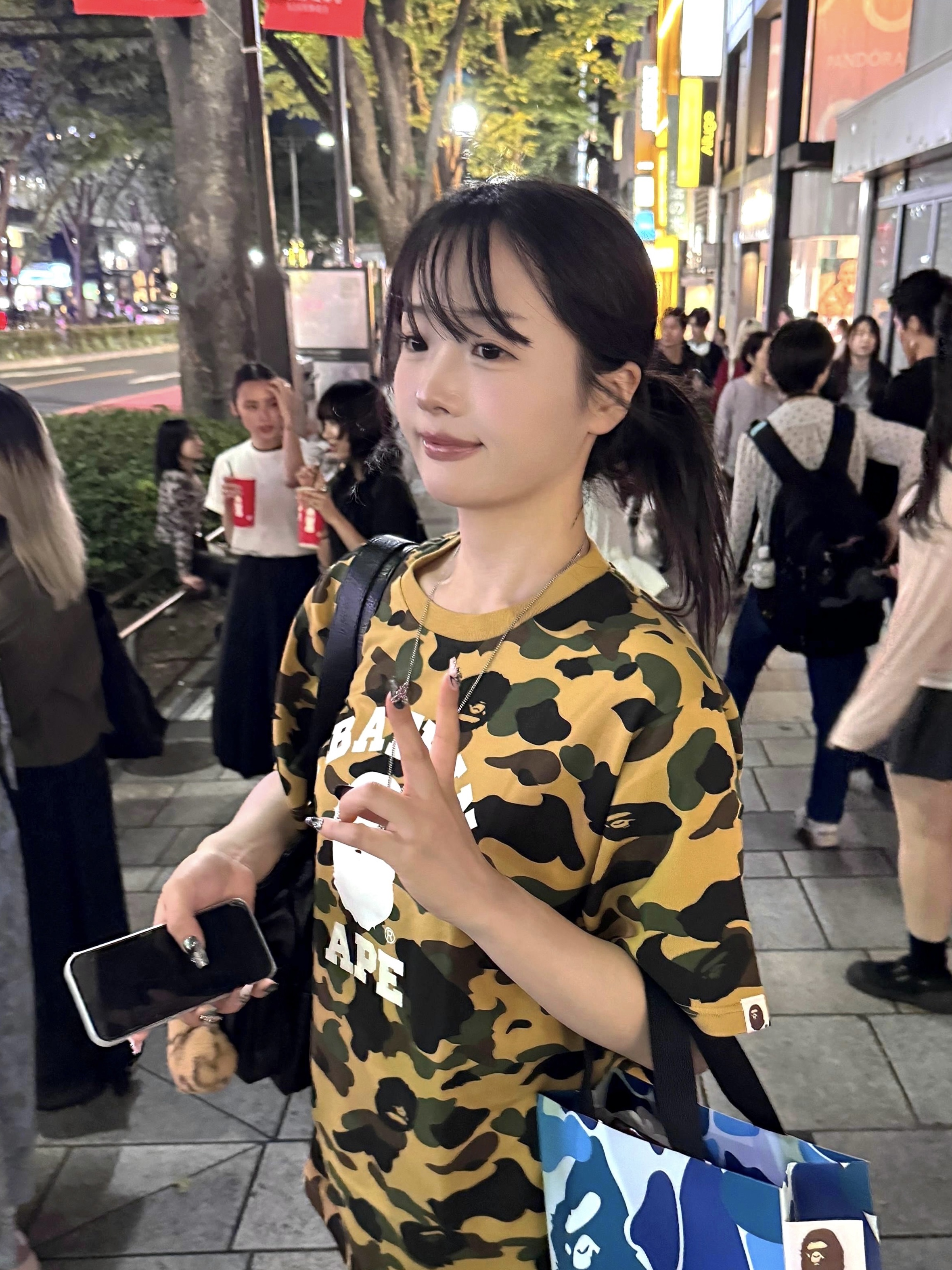 BAPE 1st Camo College T-Shirt Yellow 착용 스타일 - 2