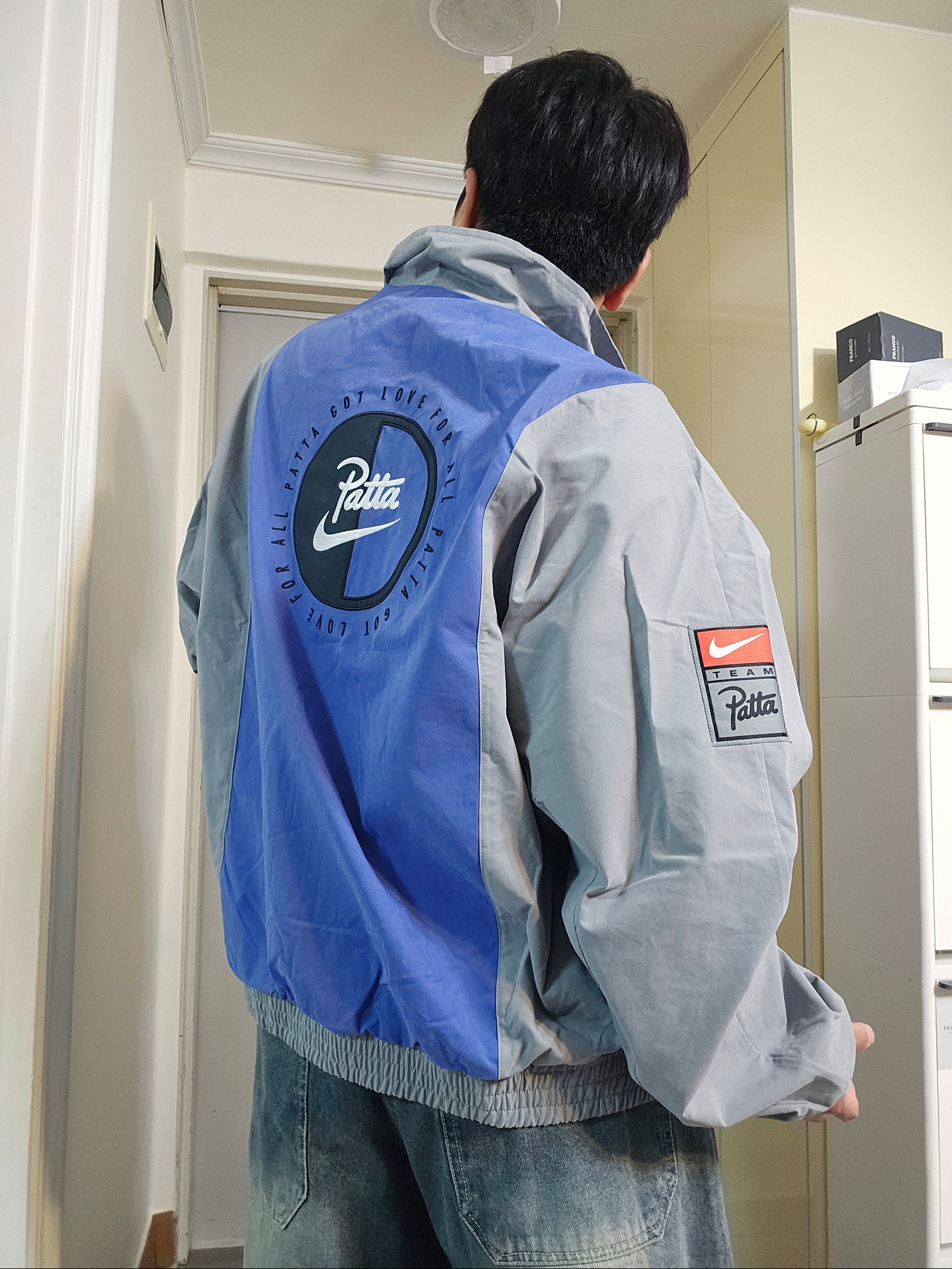 Nike x Patta Track Jacket Particle Grey Sapphire (HJ0712-073) 착용 스타일 - 4