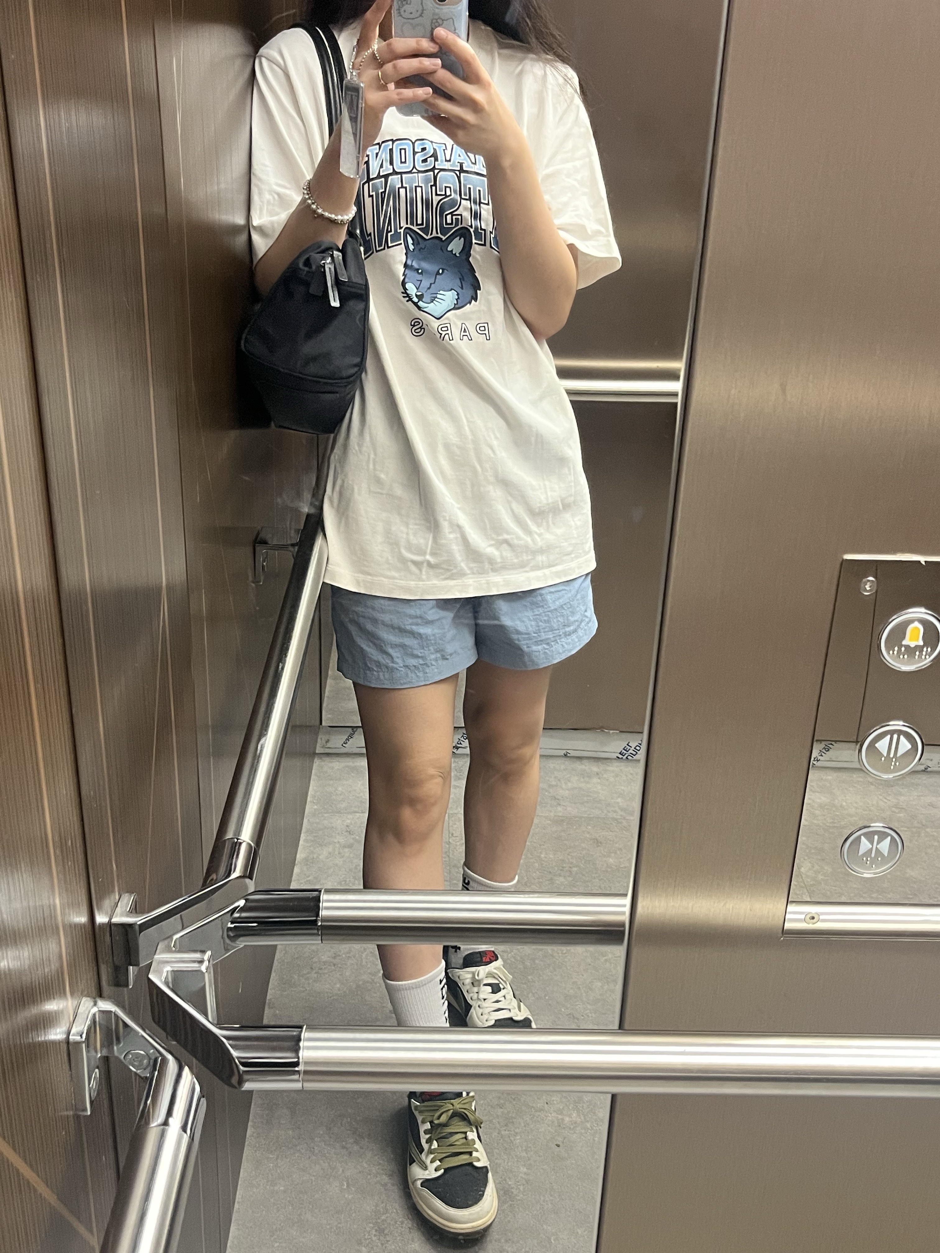 Jordan 1 x Travis Scott Retro Low OG SP Reverse Olive, Matin Kim Sporty Tote Bag Black 착용 스타일