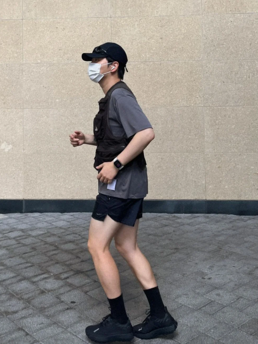 Adidas Supernova Rise Cloud White Lucid Blue, New Balance x Cayl Running Cap Black 착용 스타일 - 5