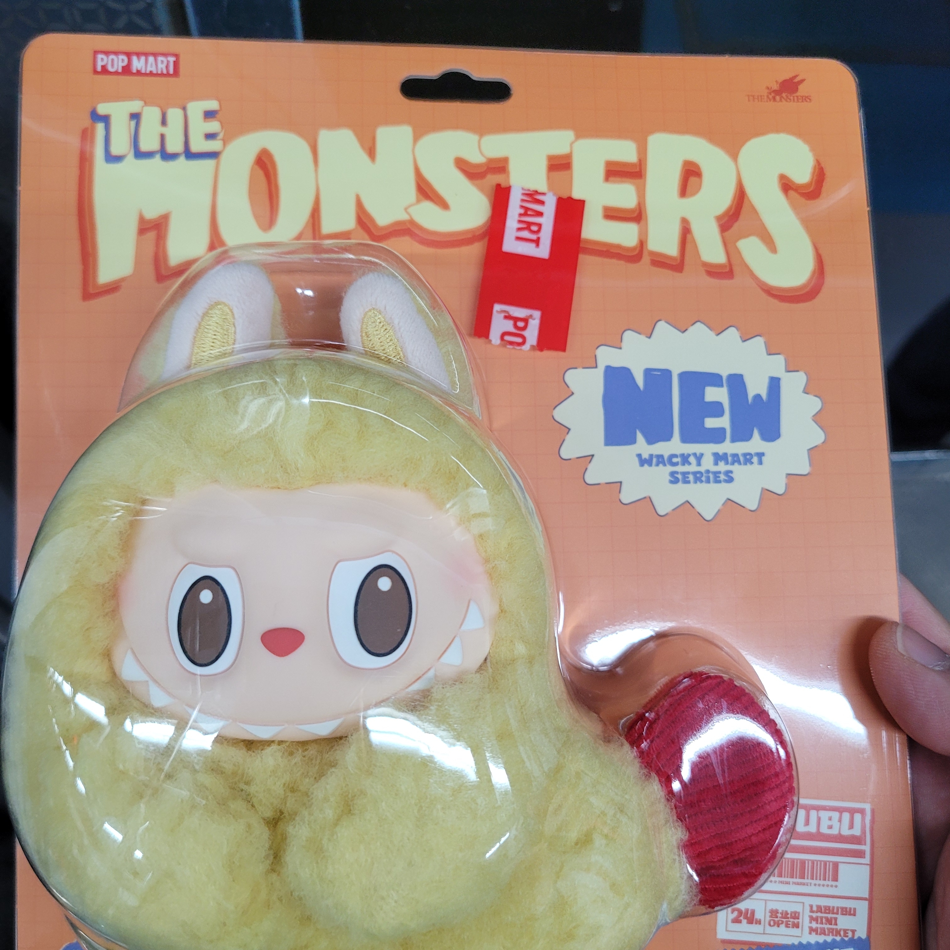 Pop Mart Labubu The Monsters Wacky Mart Series Earphone Case 착용 스타일