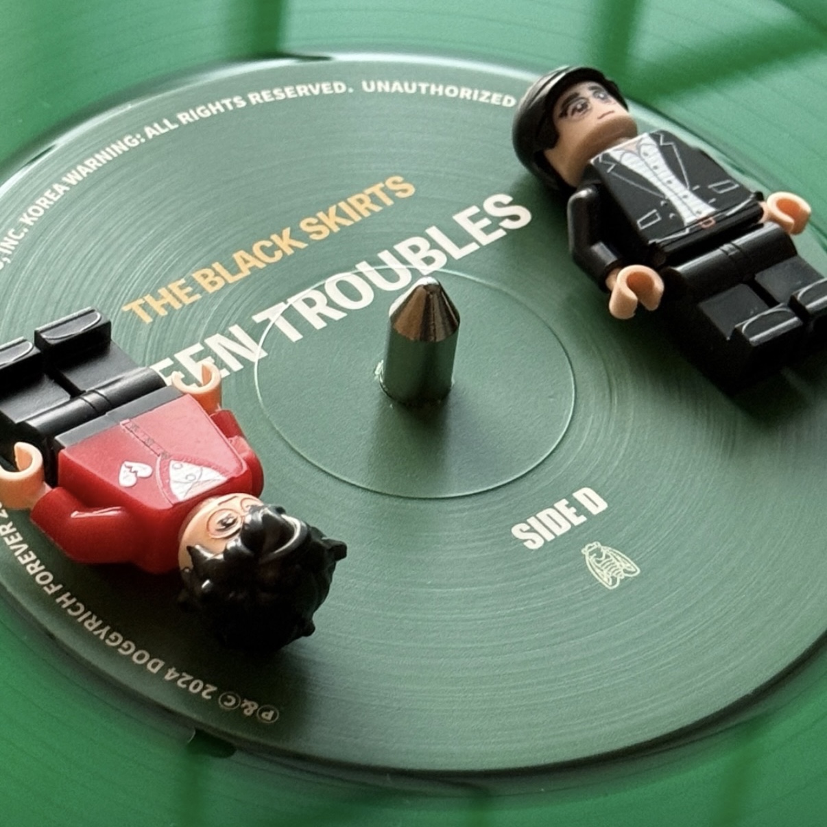 The Black Skirts 3rd Album Part 3 Teen Troubles Emerald Green Transparent (2Lp) 착용 스타일