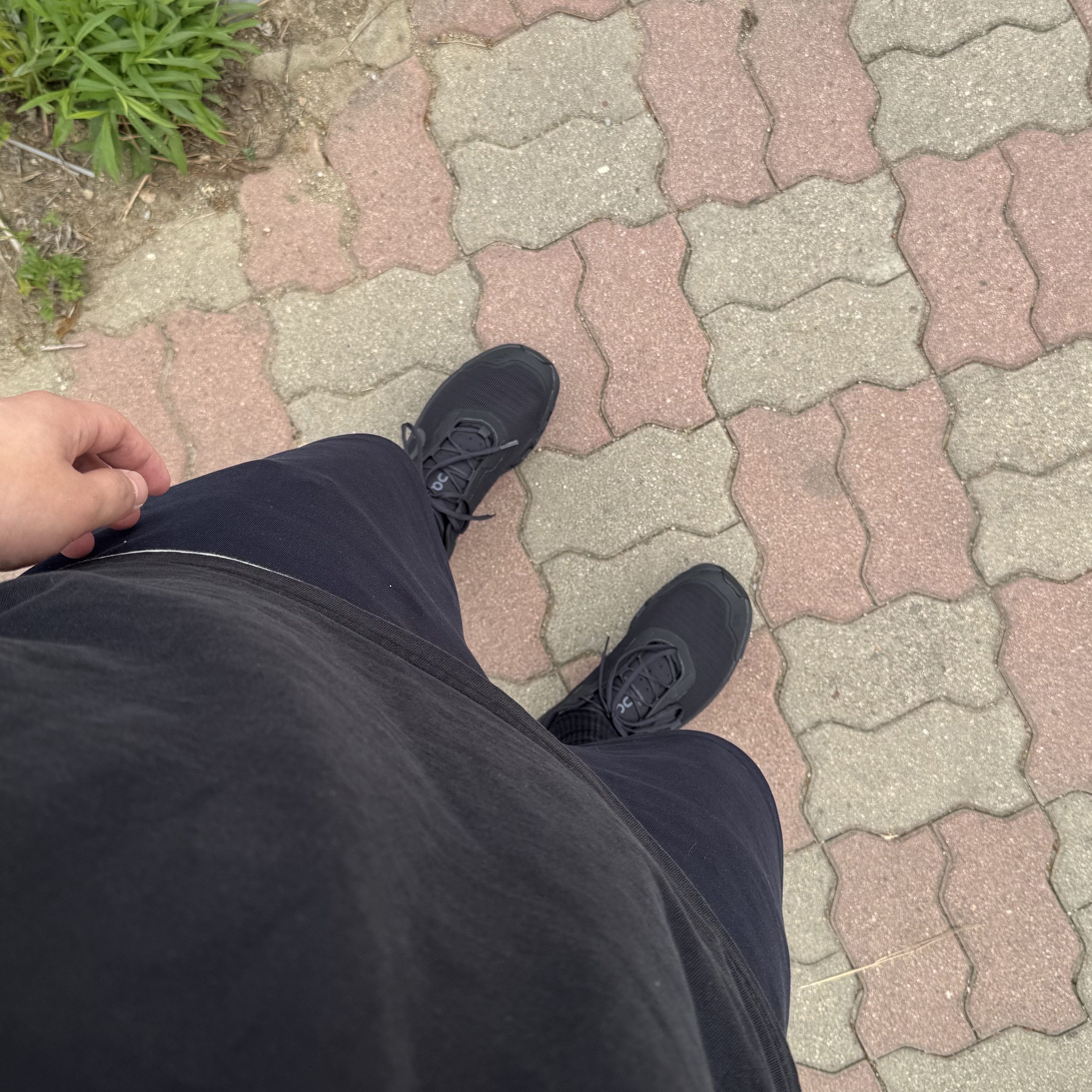 On Running Cloudmonster Void Black 착용 스타일