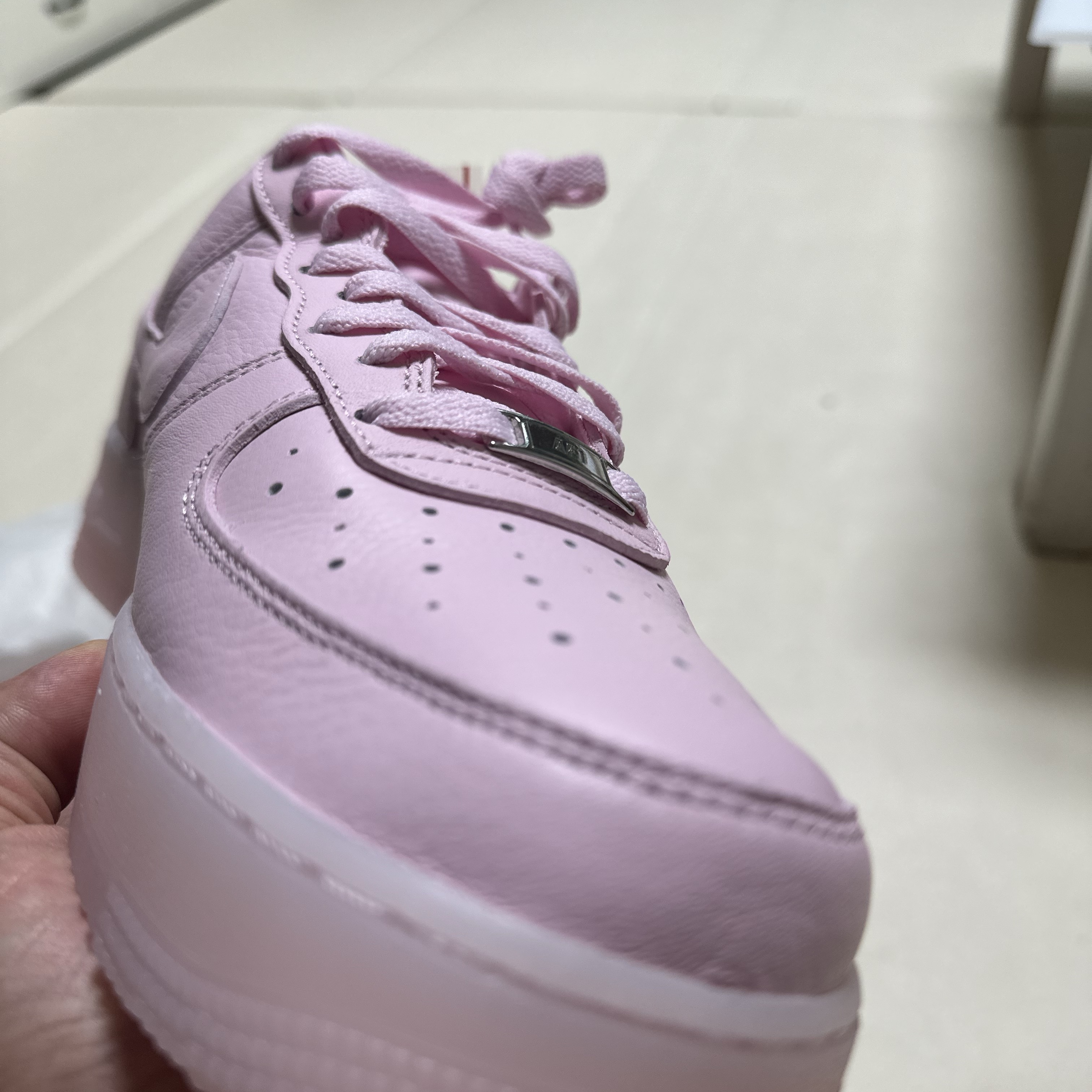 Nike x Drake Nocta Air Force 1 Low SP Certified Lover Boy Pink Foam 착용 스타일 - 6