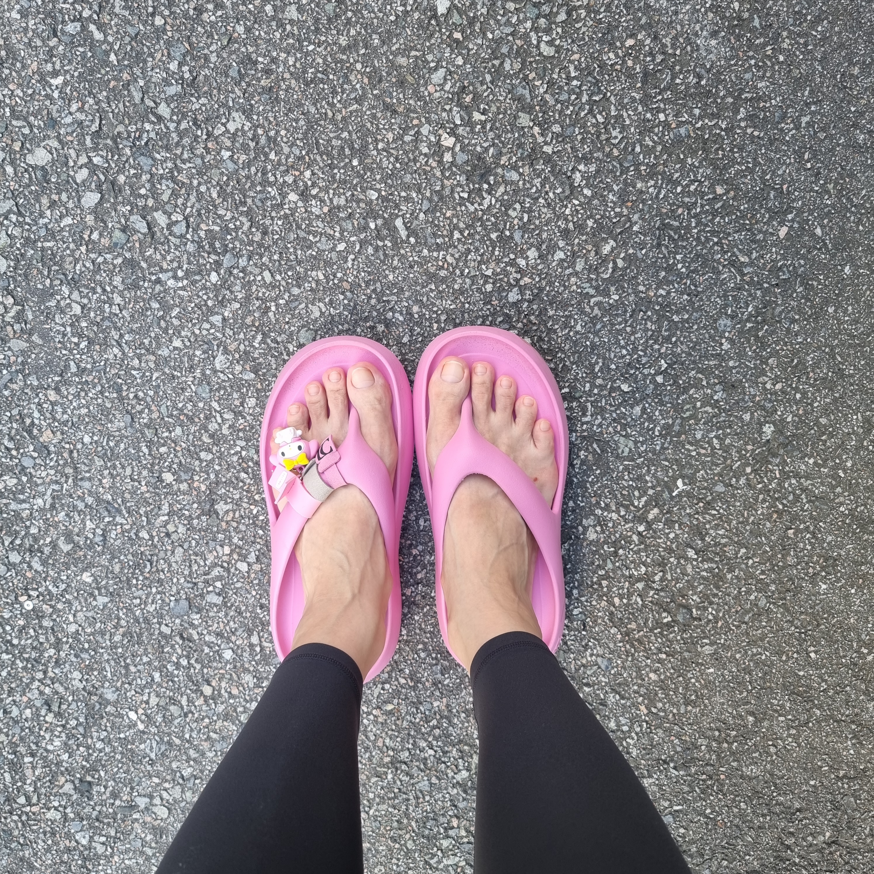 Taw&Toe x Sanrio My Melody Charm Tag Pink 착용 스타일 - 3