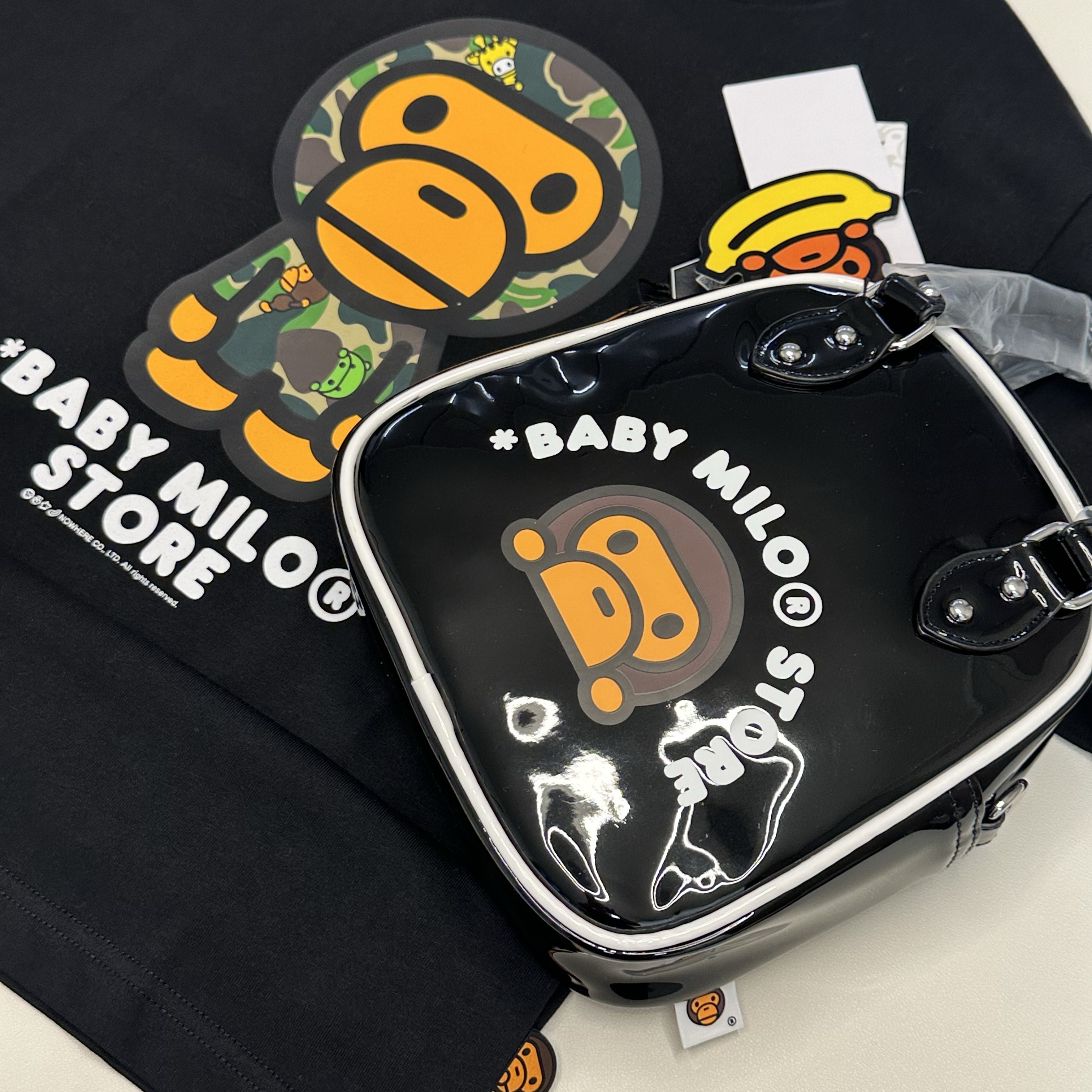 BAPE Baby Milo Bowlingtas Black, (W) BAPE Milo Regular Fit T-Shirt Black 착용 스타일 - 1
