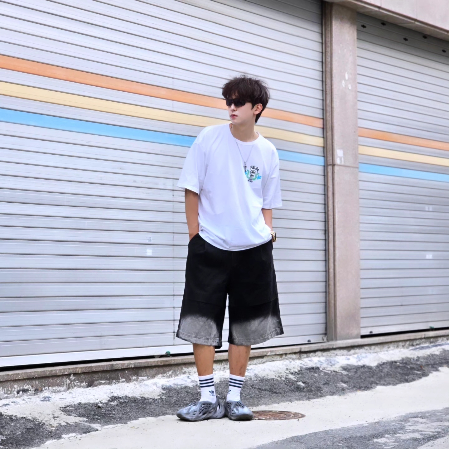 Stussy Skull Crest T-Shirt White, Adidas Yeezy Foam RNNR MX Granite 착용 스타일 - 5
