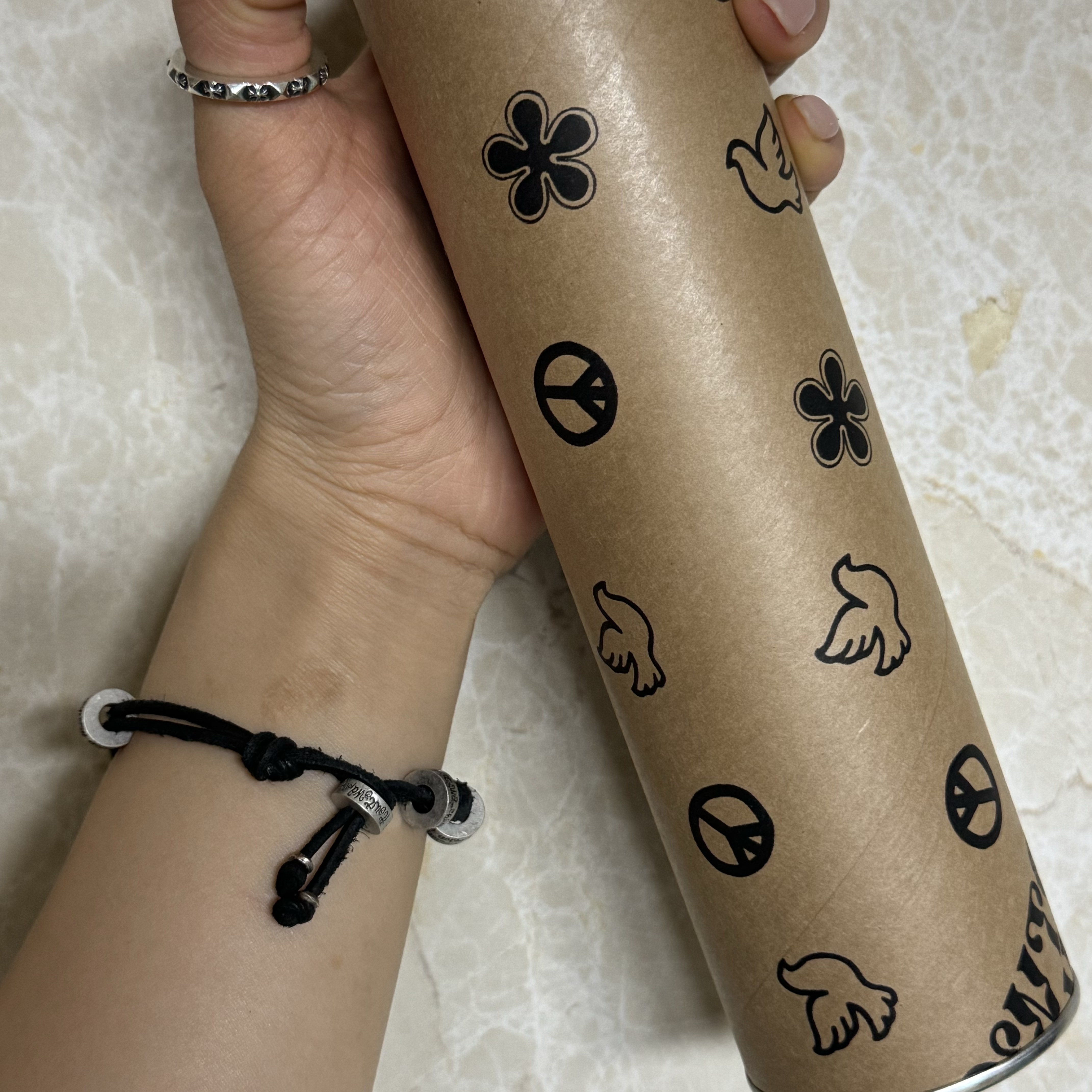 TOWTOW.ARCHIVE Monda Leather Bracelet Black 착용 스타일 - 2