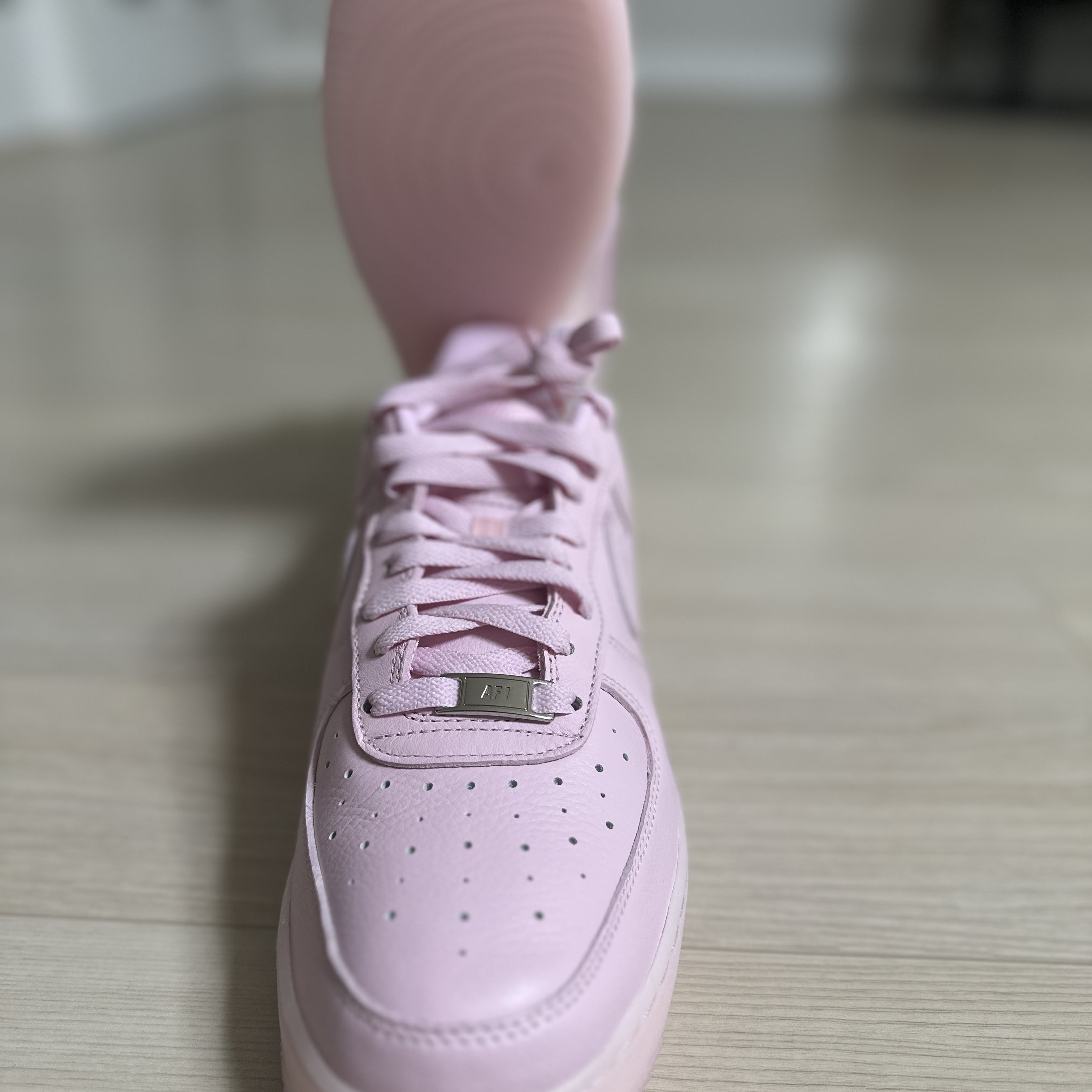Nike x Drake Nocta Air Force 1 Low SP Certified Lover Boy Pink Foam 착용 스타일 - 2
