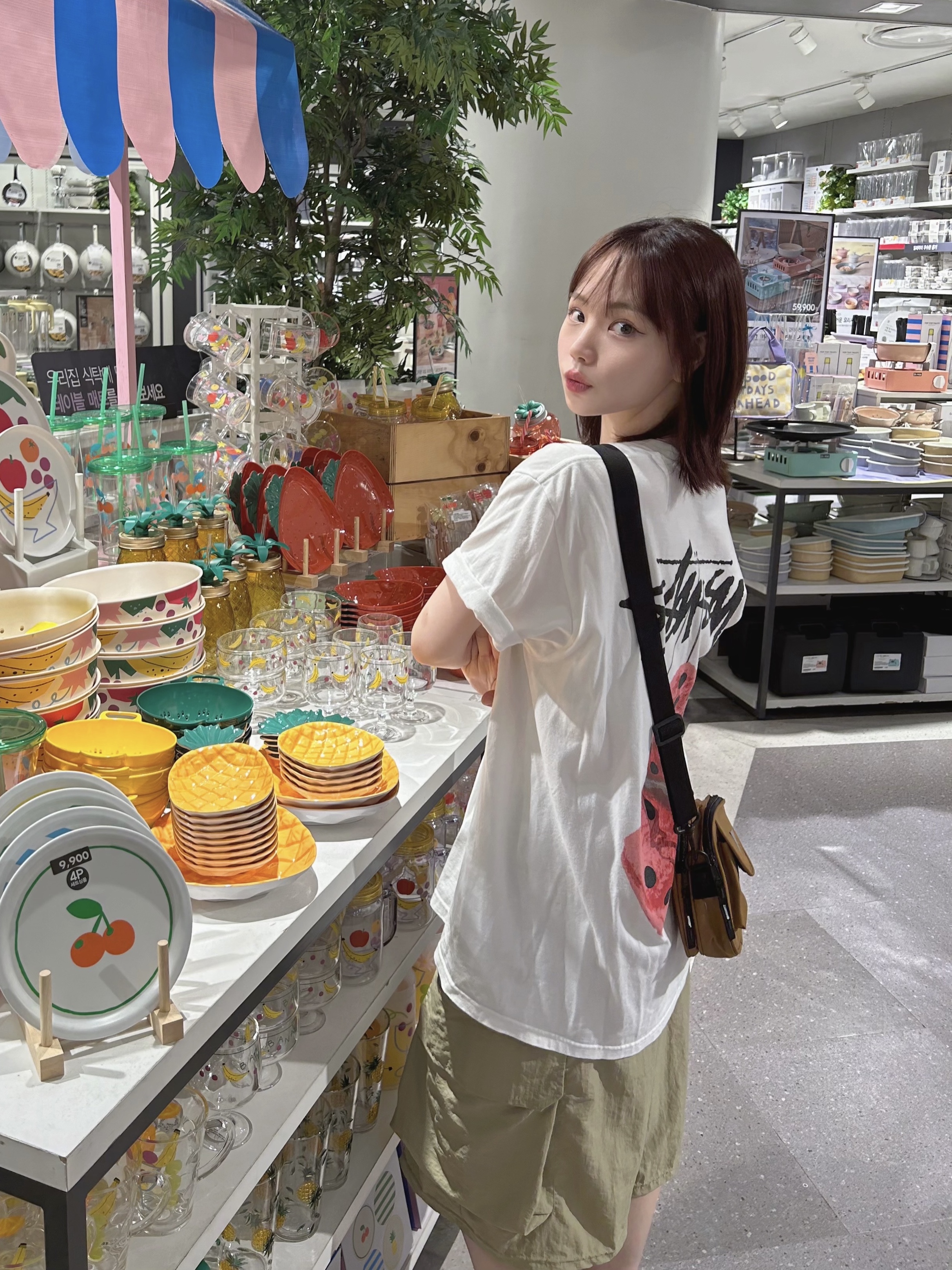 Stussy Diced Out T-Shirt White, Carhartt WIP Essentials Bag Lumber 착용 스타일