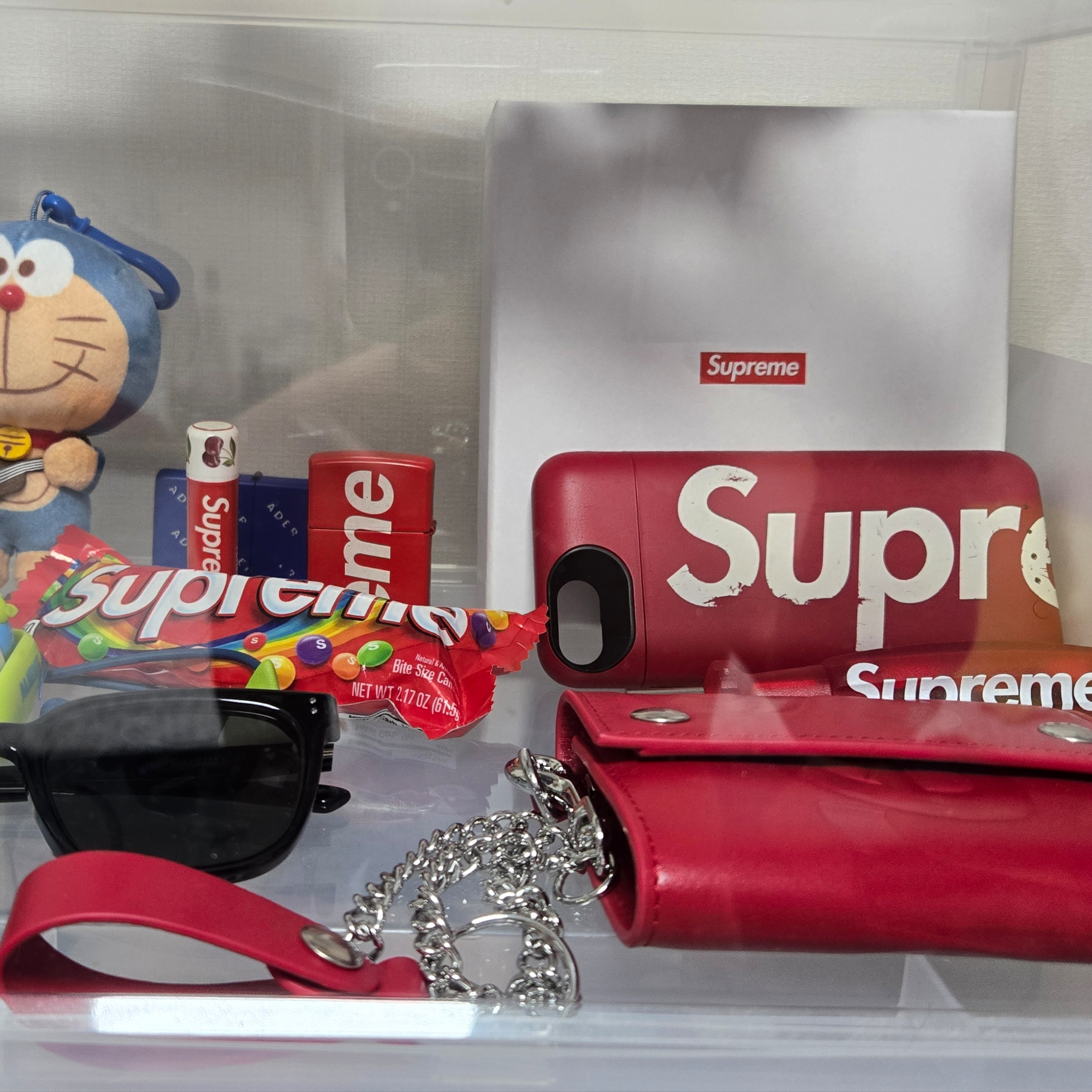 Supreme x PB Swiss Tools Screwdriver Red - 25SS, Supreme Leather Chain Wallet Red 착용 스타일 - 1