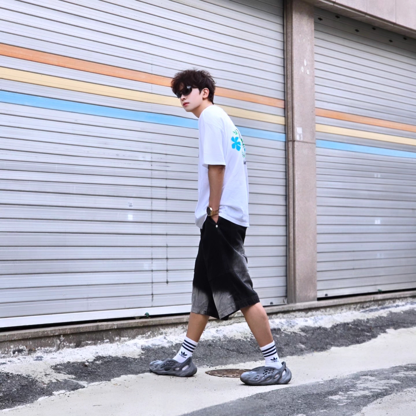 Stussy Skull Crest T-Shirt White, Adidas Yeezy Foam RNNR MX Granite 착용 스타일 - 7