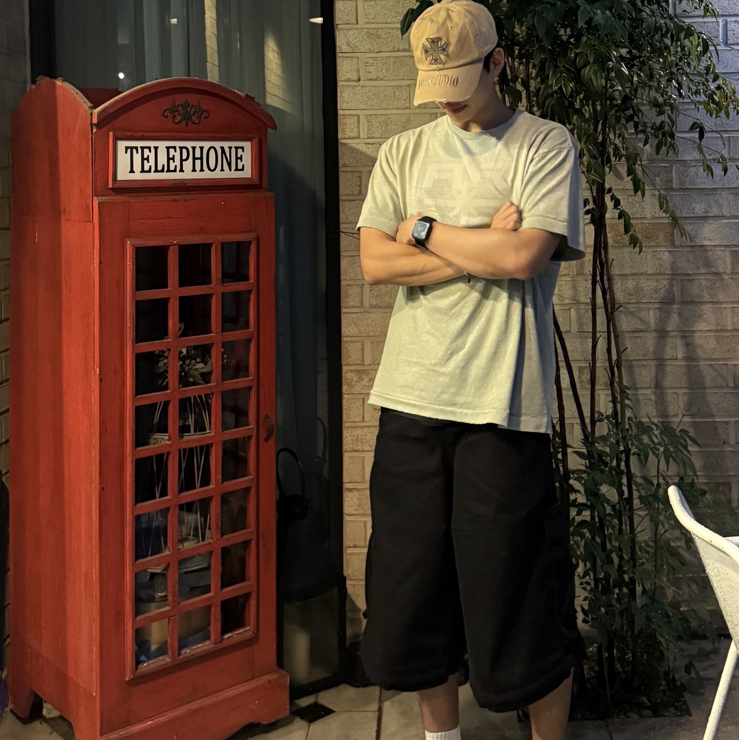 ETCE Cross Destroyed Cap Beige, ETCE Layered Back Cargo Shorts Black 착용 스타일 - 2