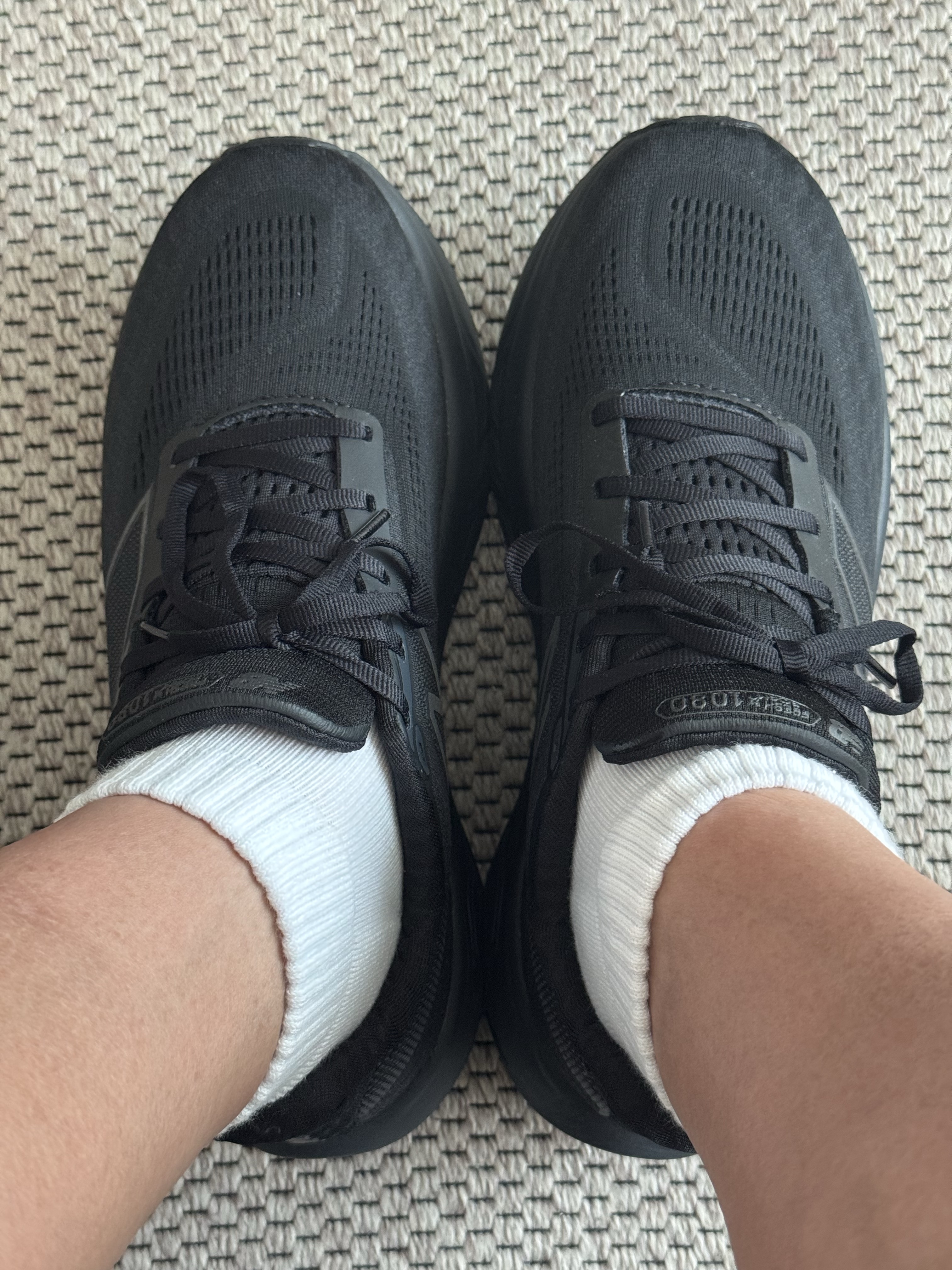 New Balance Fresh Foam X 1080v14 Black Black Metallic - 2E Wide 착용 스타일
