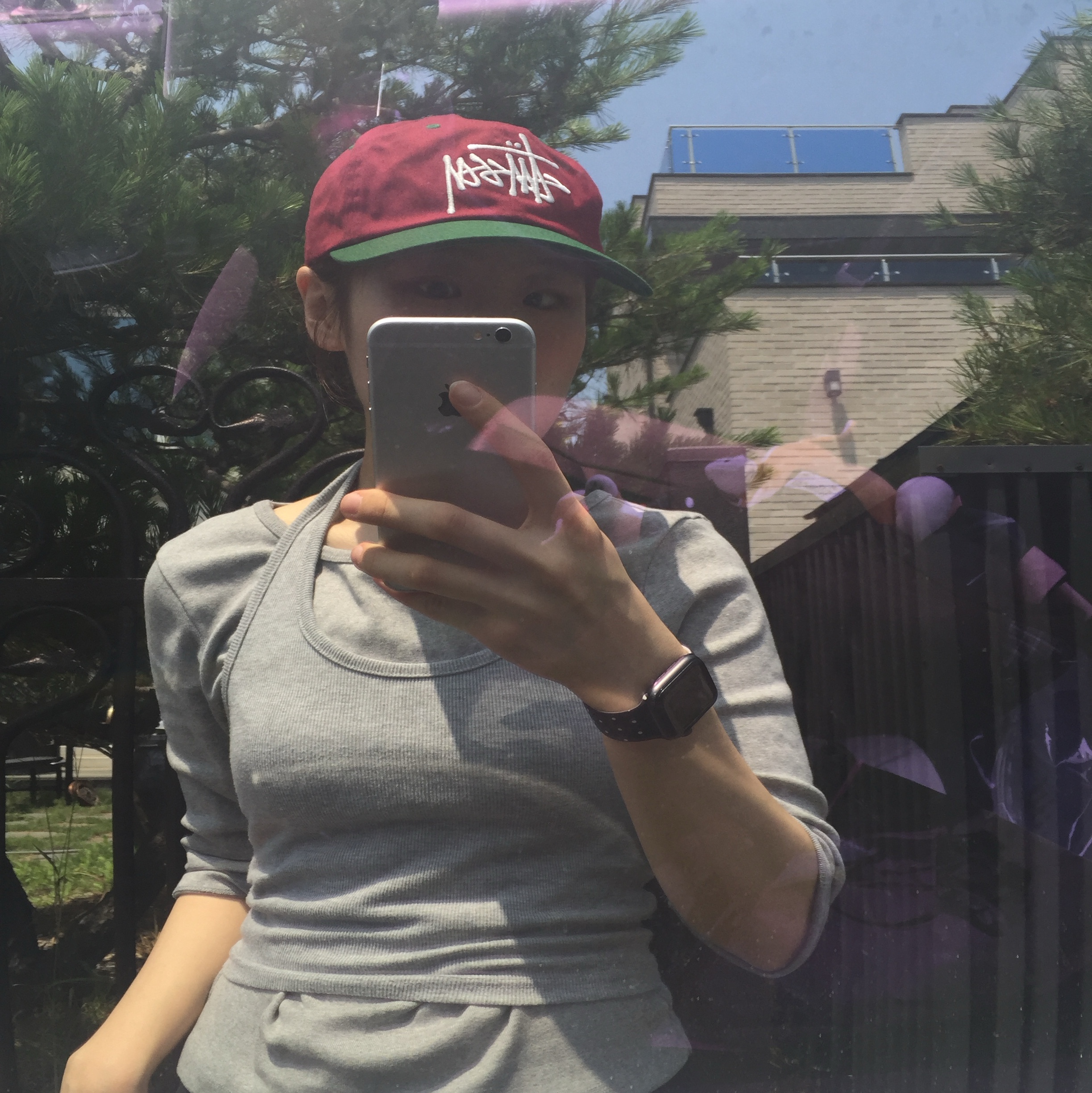 Stussy Low Profile Big Basic Snapback Maroon 착용 스타일 - 2