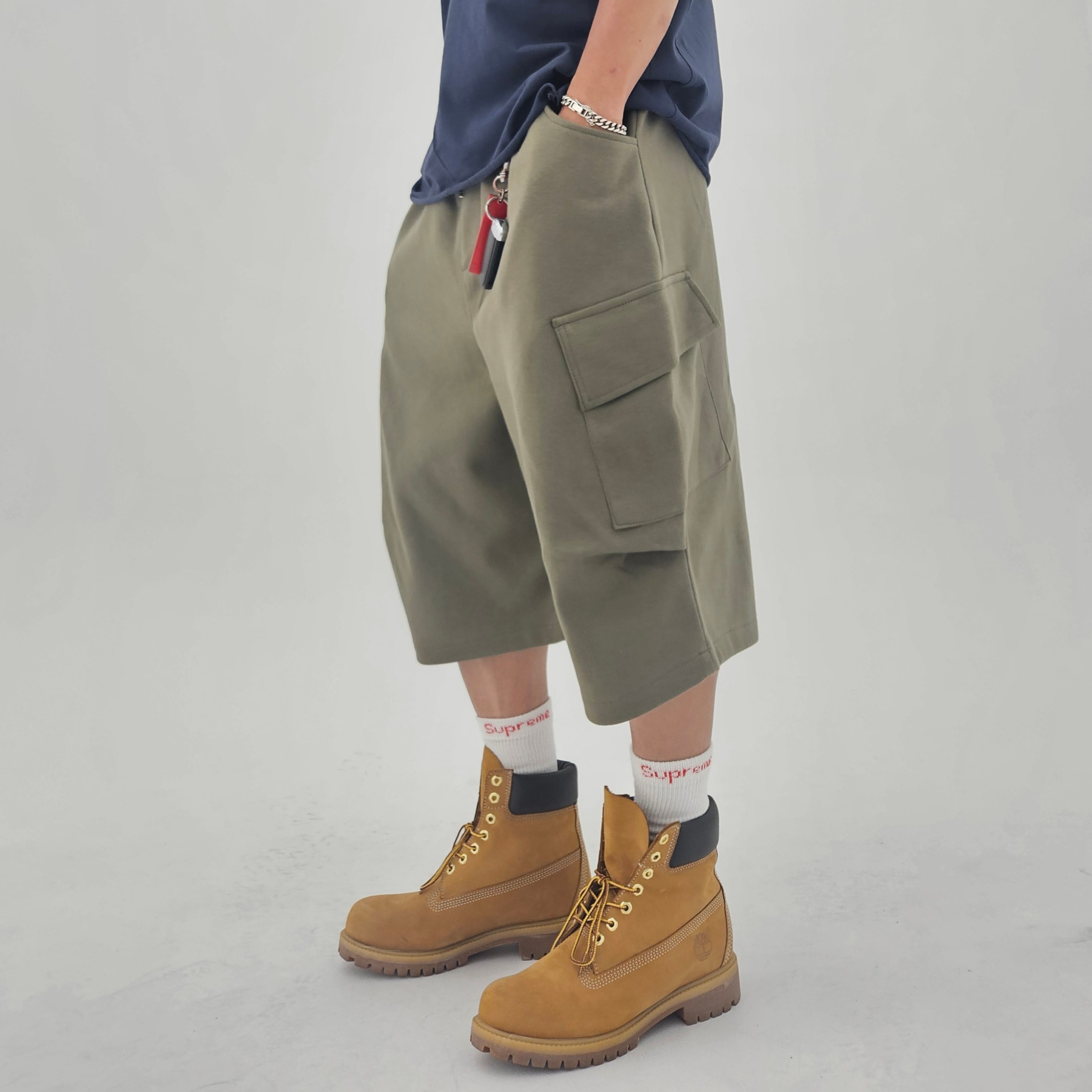 Supreme Hanes Crew Socks White (4 Pack), Timberland Premium 6 inch Waterproof Boot Wheat Nubuck - Medium 착용 스타일 - 2
