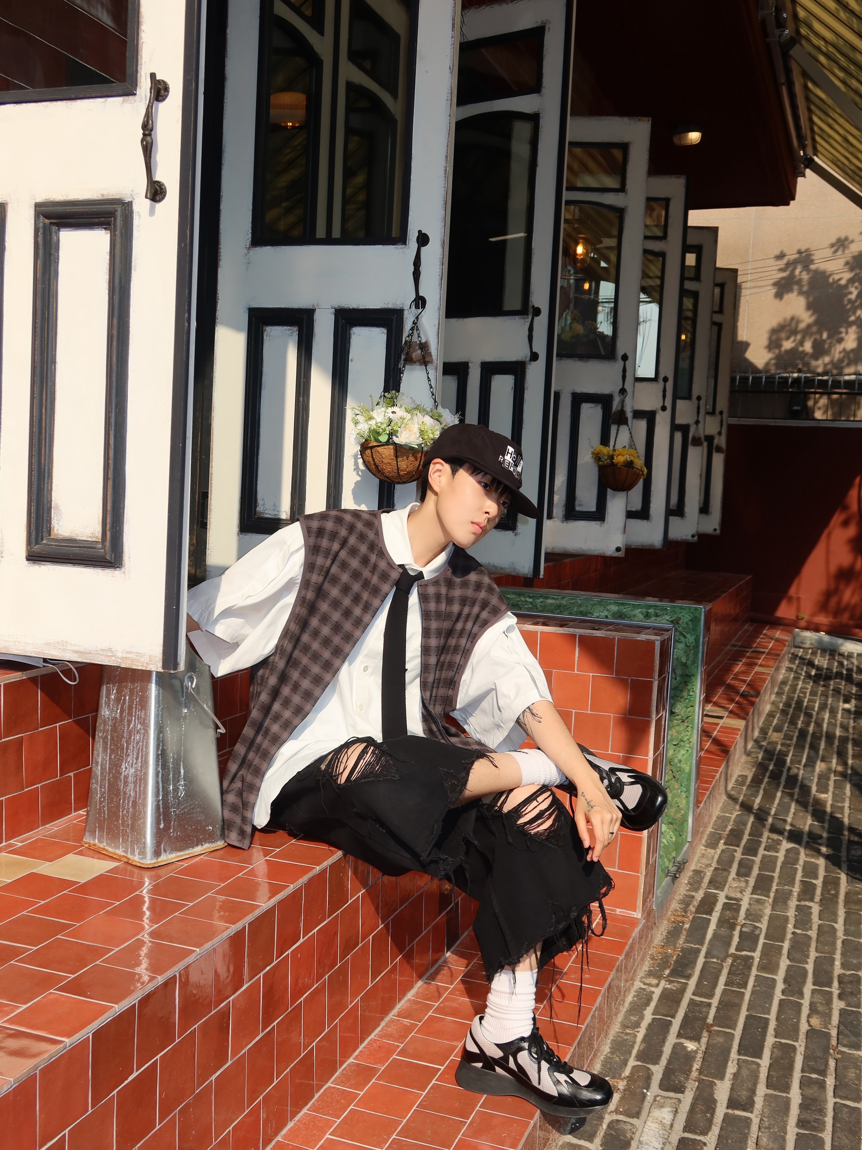 Hono Report Summer Breathable Vest Shadow Check, Hono Report Block Logo Cap Black 착용 스타일 - 3
