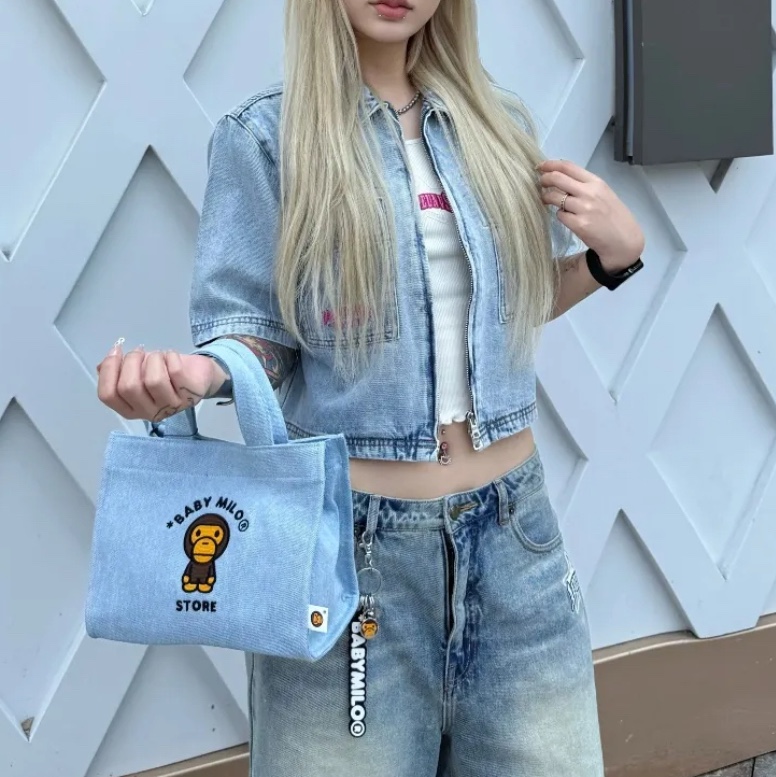 BAPE Baby Milo Denim Small Tote Bag Light Indigo 착용 스타일 - 1