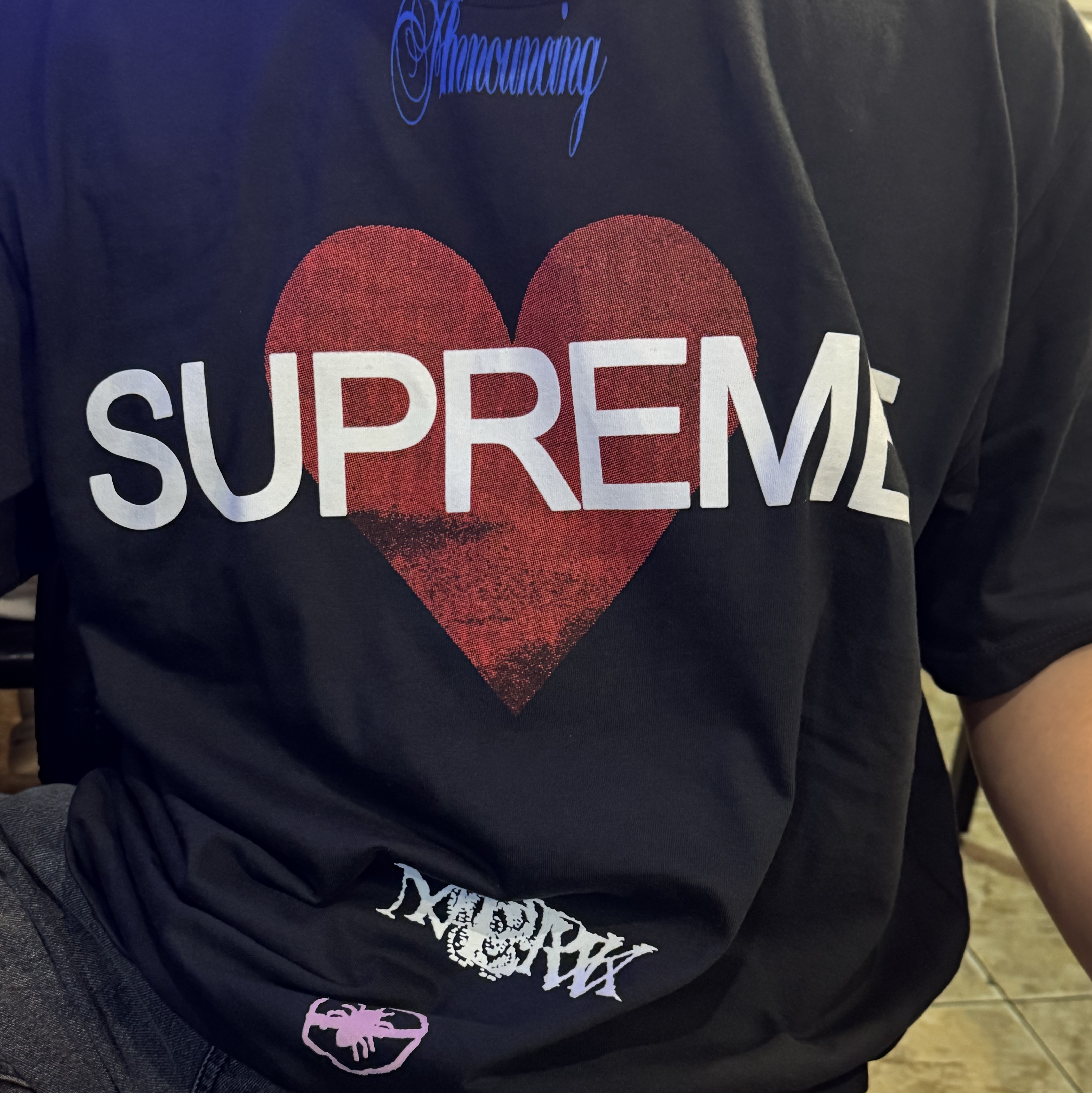 Supreme Announcing T-Shirt Black - 25SS 착용 스타일