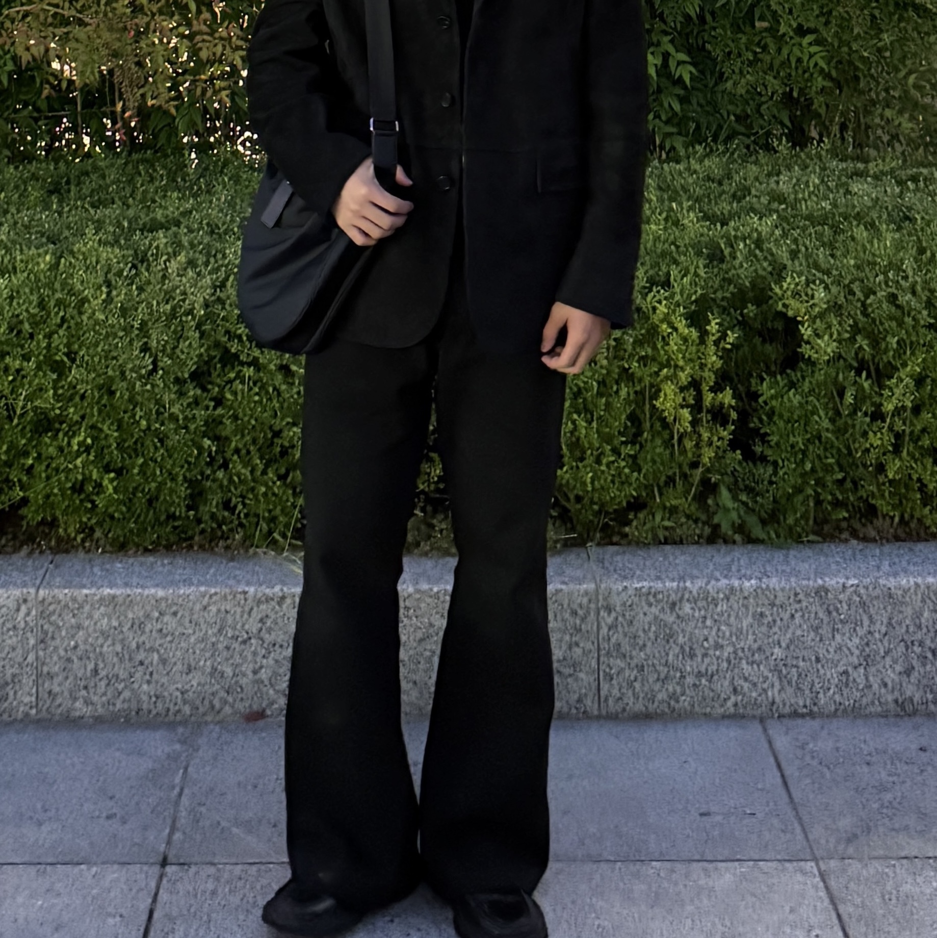 Tonywack Suede Tailored Jacket Black, [KREAM 단독] STU Flared Denim Pants Black 착용 스타일 - 2