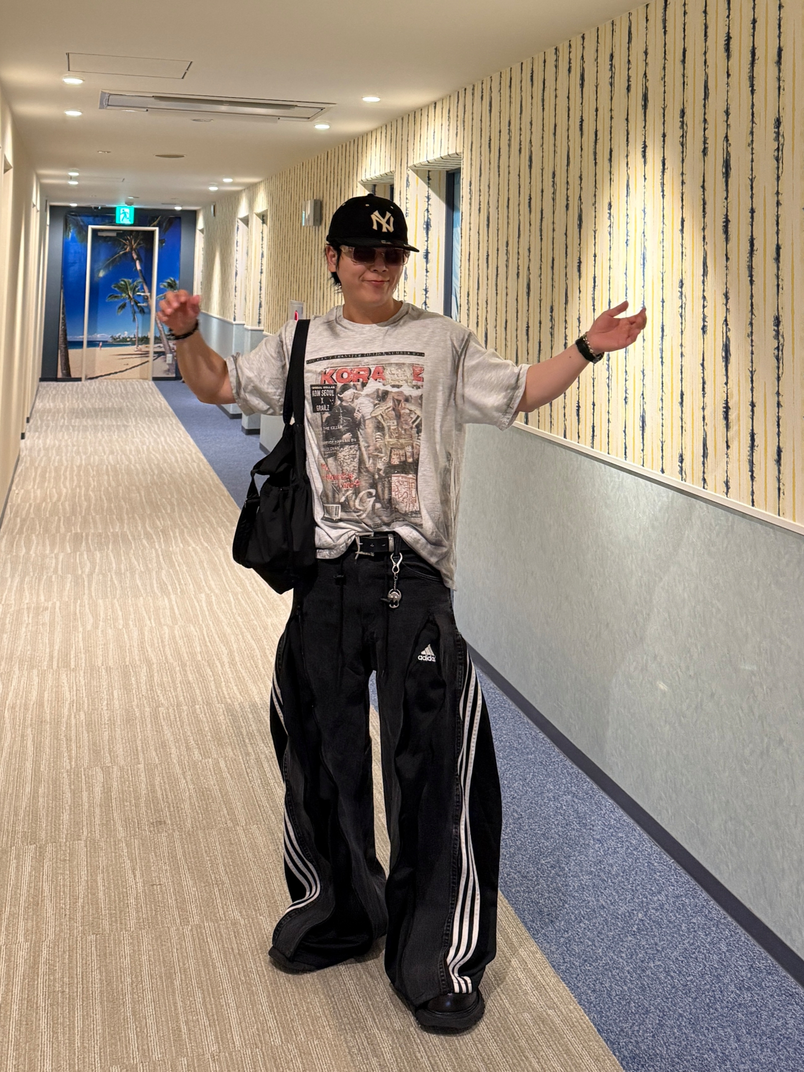 GRAILZ x KOIN SEOUL Magazine T-Shirts Melange Grey, New Era MLB x Ralph Lauren New York Yankees Retro Crown 9Fifty Strapback Black 착용 스타일 - 5