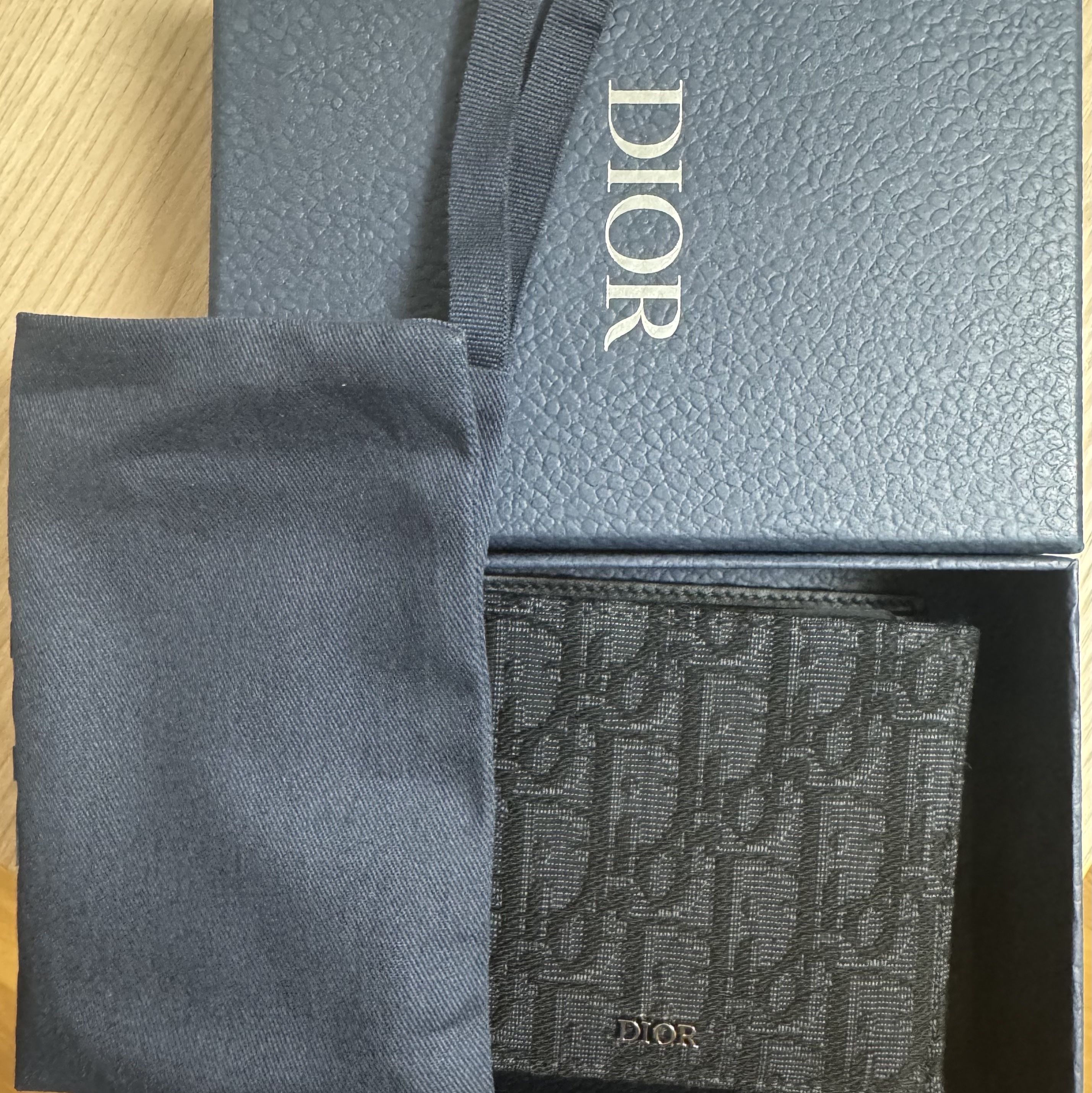 Dior Wallet Black Dior Oblique Jacquard 착용 스타일