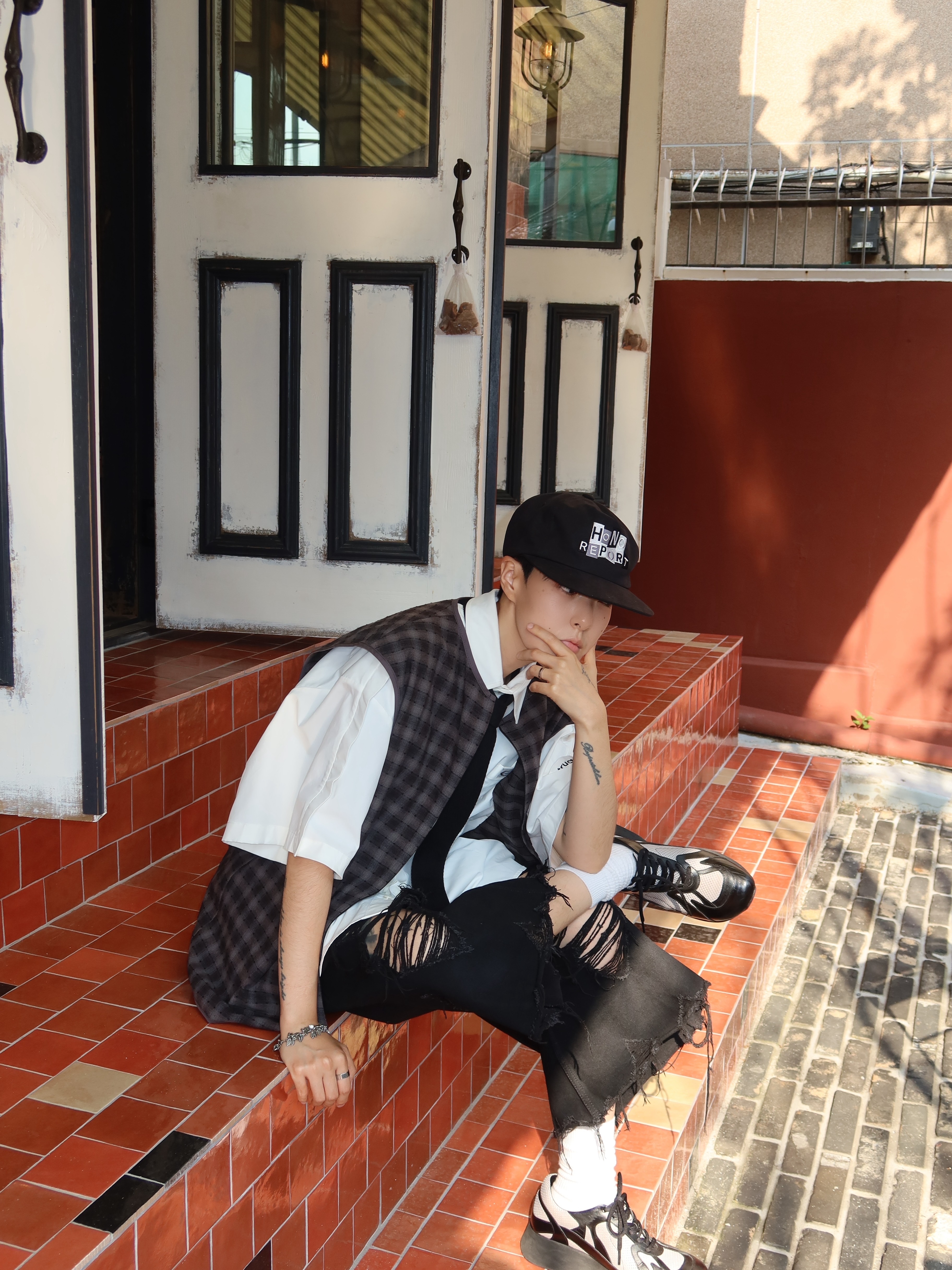 Hono Report Summer Breathable Vest Shadow Check, Hono Report Block Logo Cap Black 착용 스타일 - 5