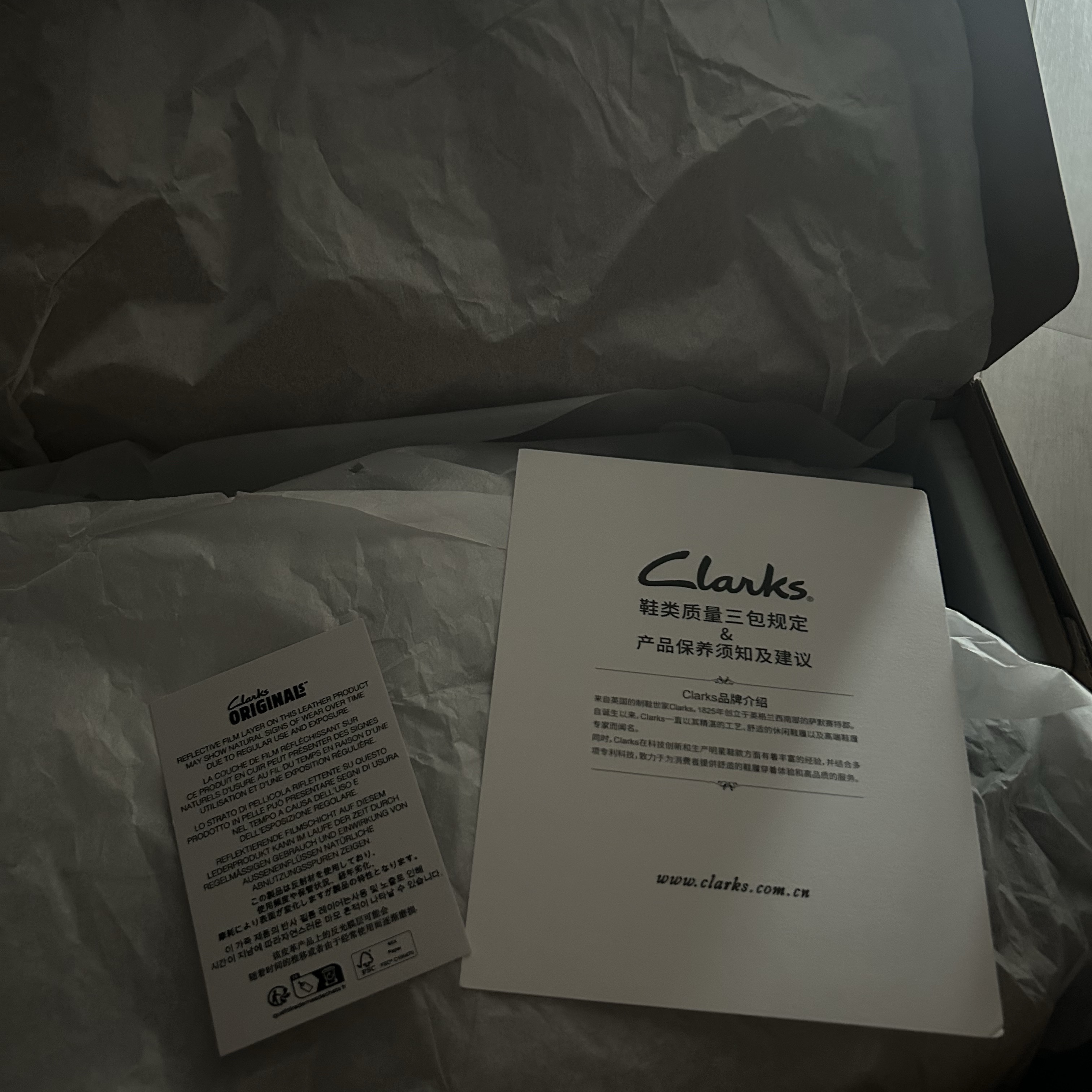 Clarks x Supreme Reflective Wallabee Pink - 25SS, Clarks x Supreme Patent Leather Wallabee Black 착용 스타일 - 5