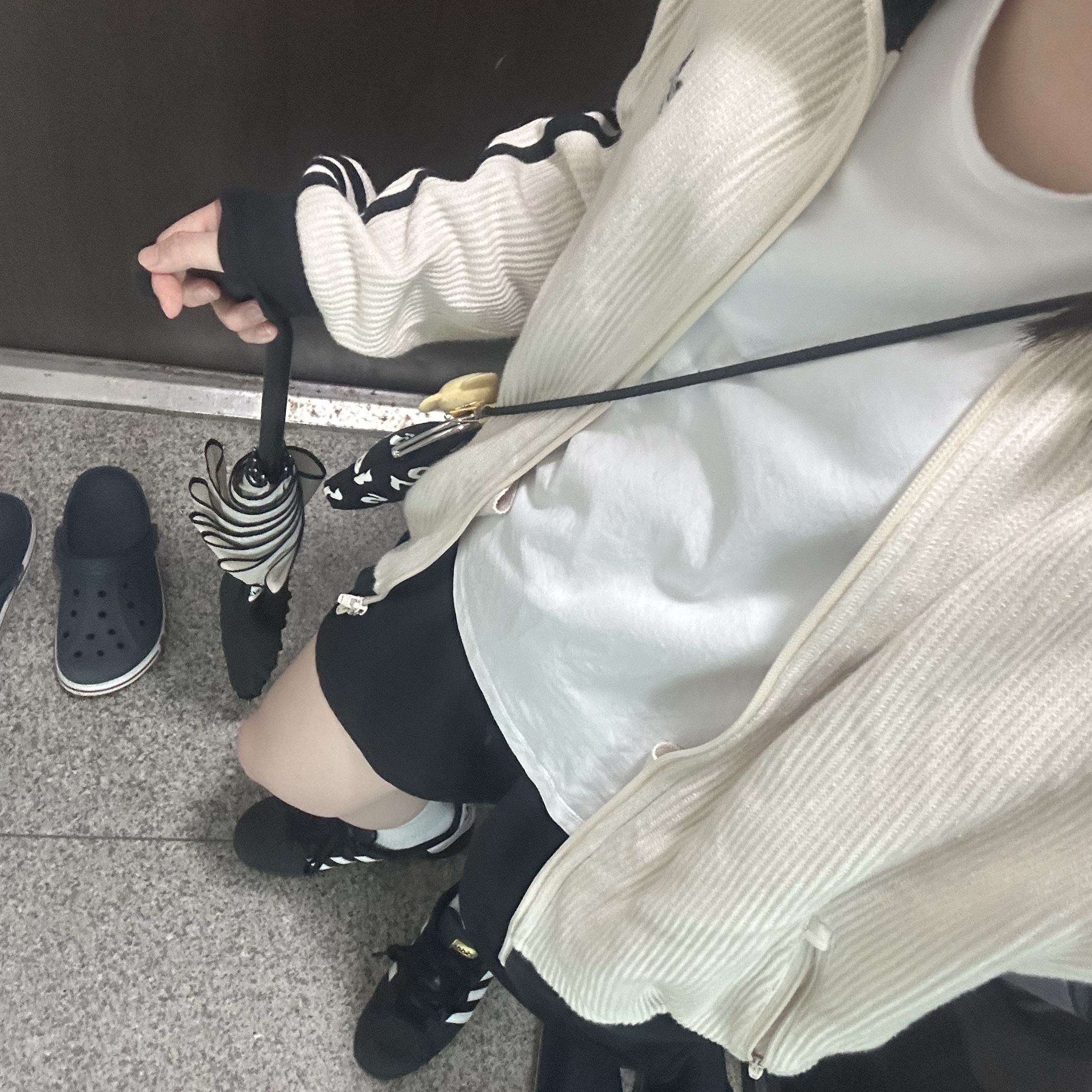 Sou Sou Canvas Soft Gamaguchi Bag Large Black (with 110cm Black Leather Strap), Adidas Waffle Beckenbauer Track Top Wonder White - KR Sizing 착용 스타일