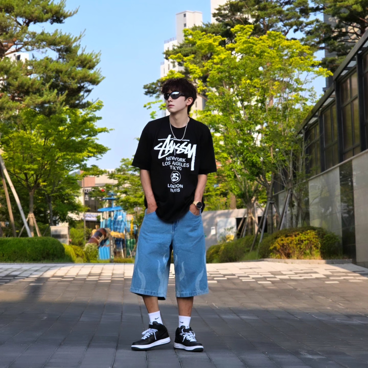 Stussy World Tour T-Shirt Black 2024,2025, Stussy World Tour T-Shirt Black 2023 착용 스타일 - 4
